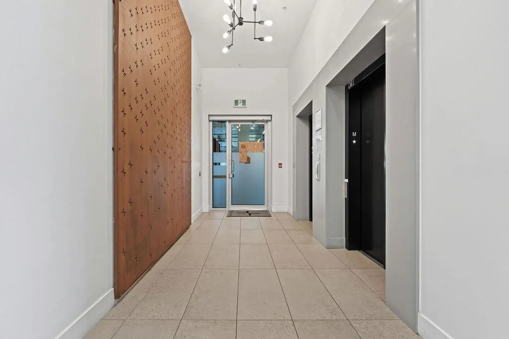 206 725 Marine Drive