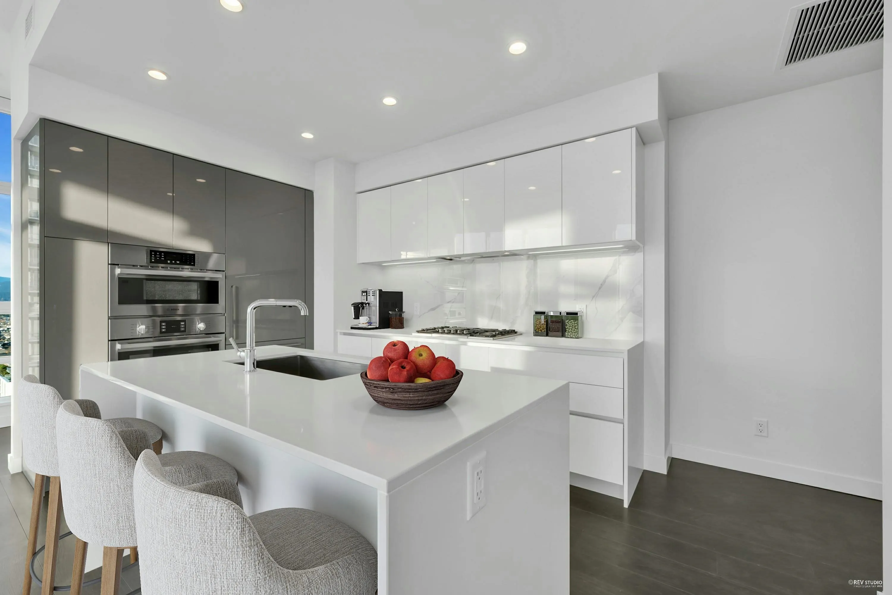 3402 2085 Skyline Court