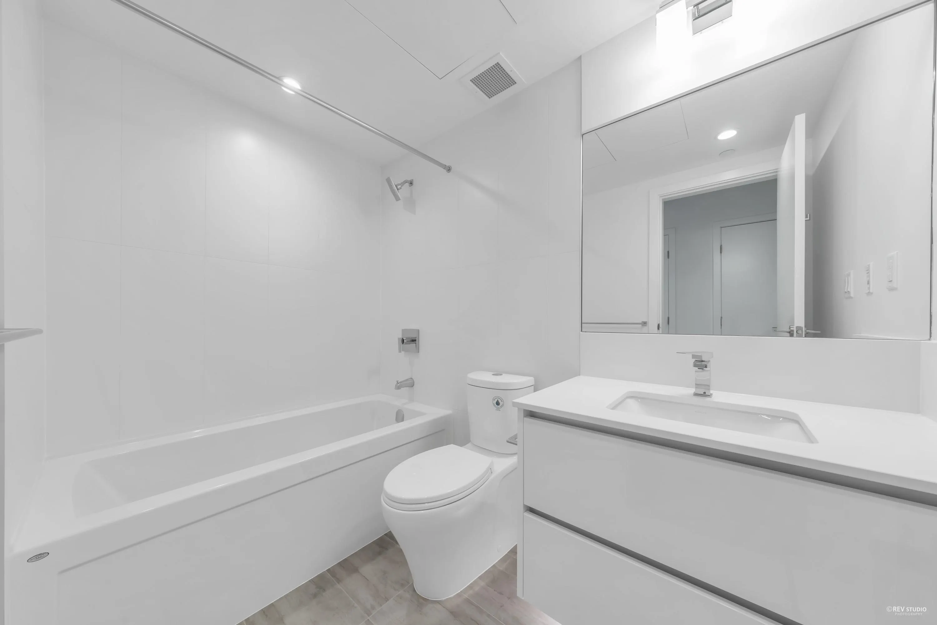 3402 2085 Skyline Court