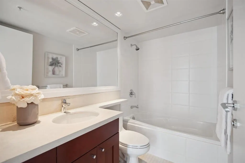 1402 499 Broughton Street