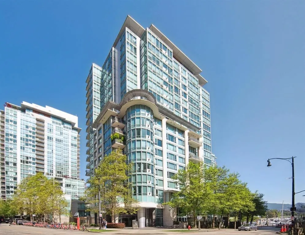 1402 499 Broughton Street