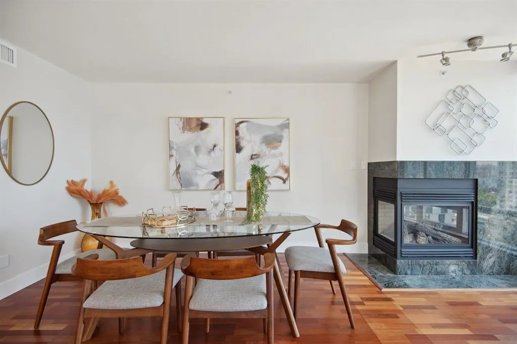 1402 499 Broughton Street