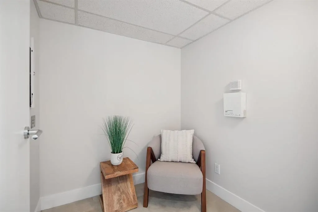 1402 499 Broughton Street