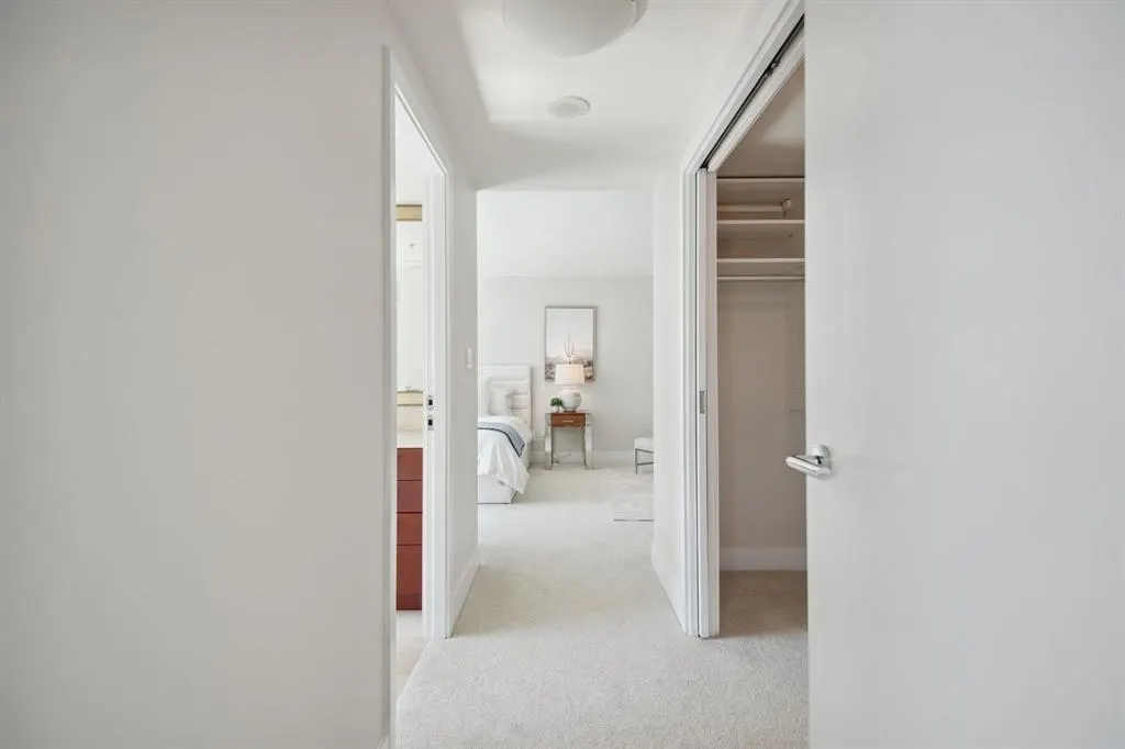 1402 499 Broughton Street