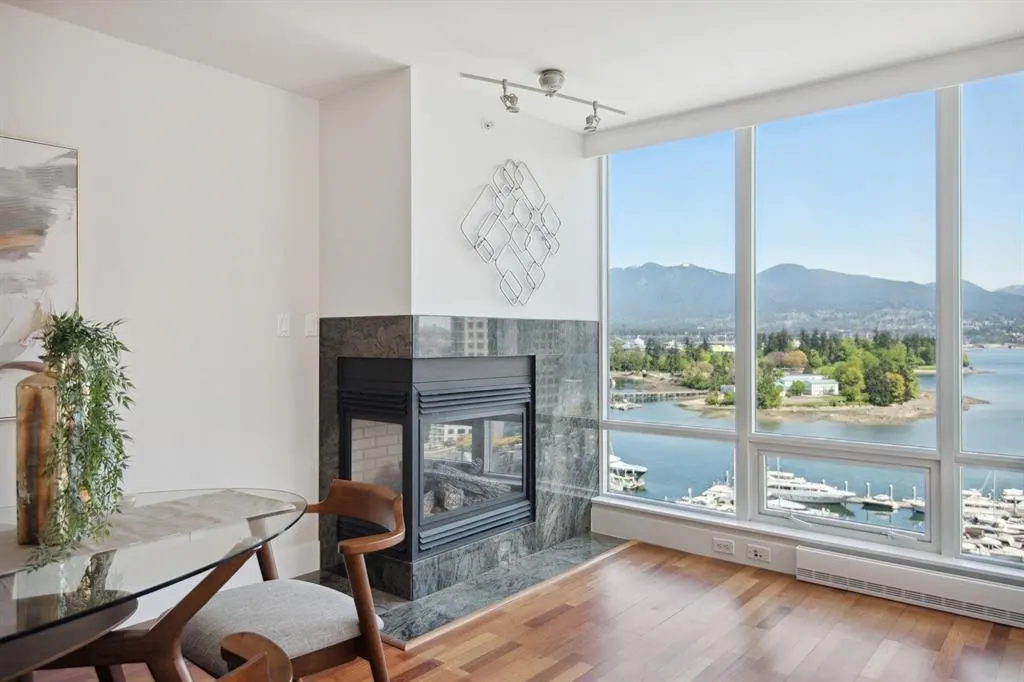 1402 499 Broughton Street