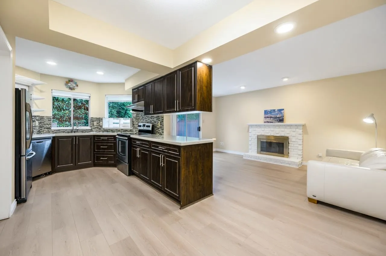 9506 Thomas Drive