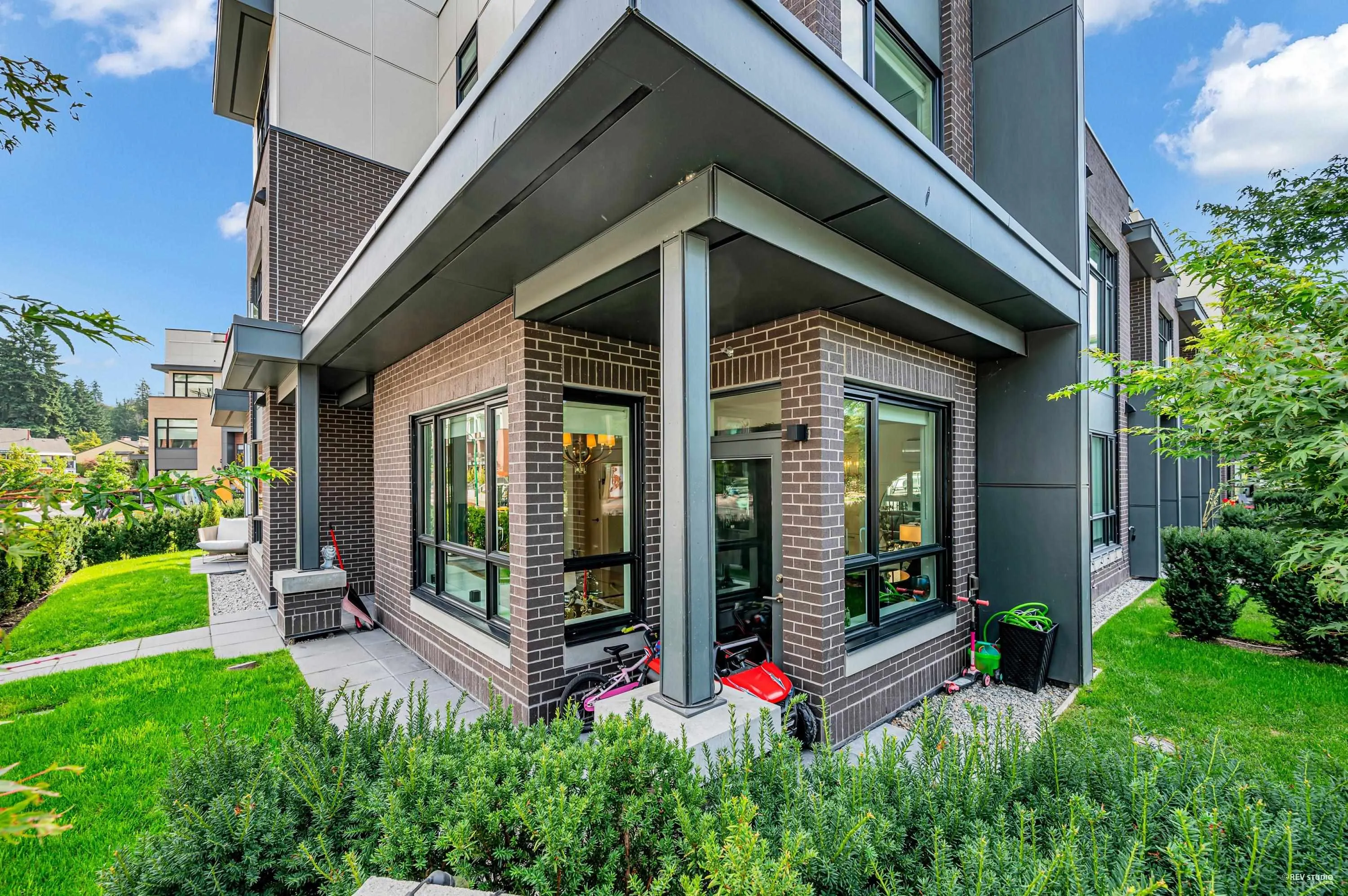 101 2035 Glenaire Drive