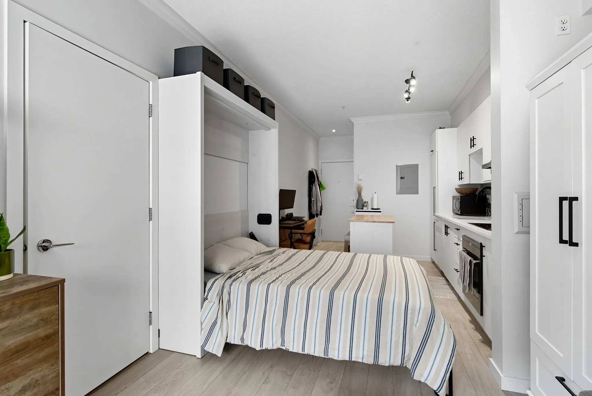 209 13678 Grosvenor Road