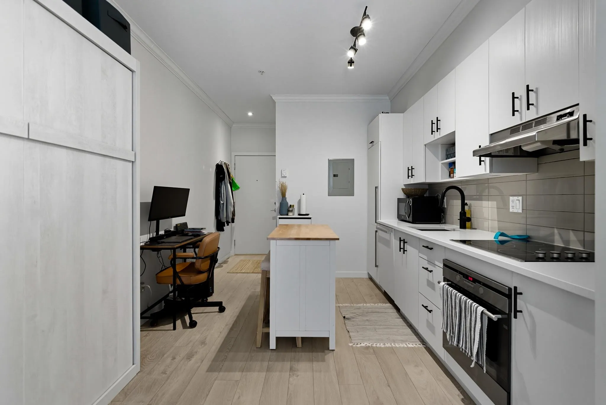 209 13678 Grosvenor Road
