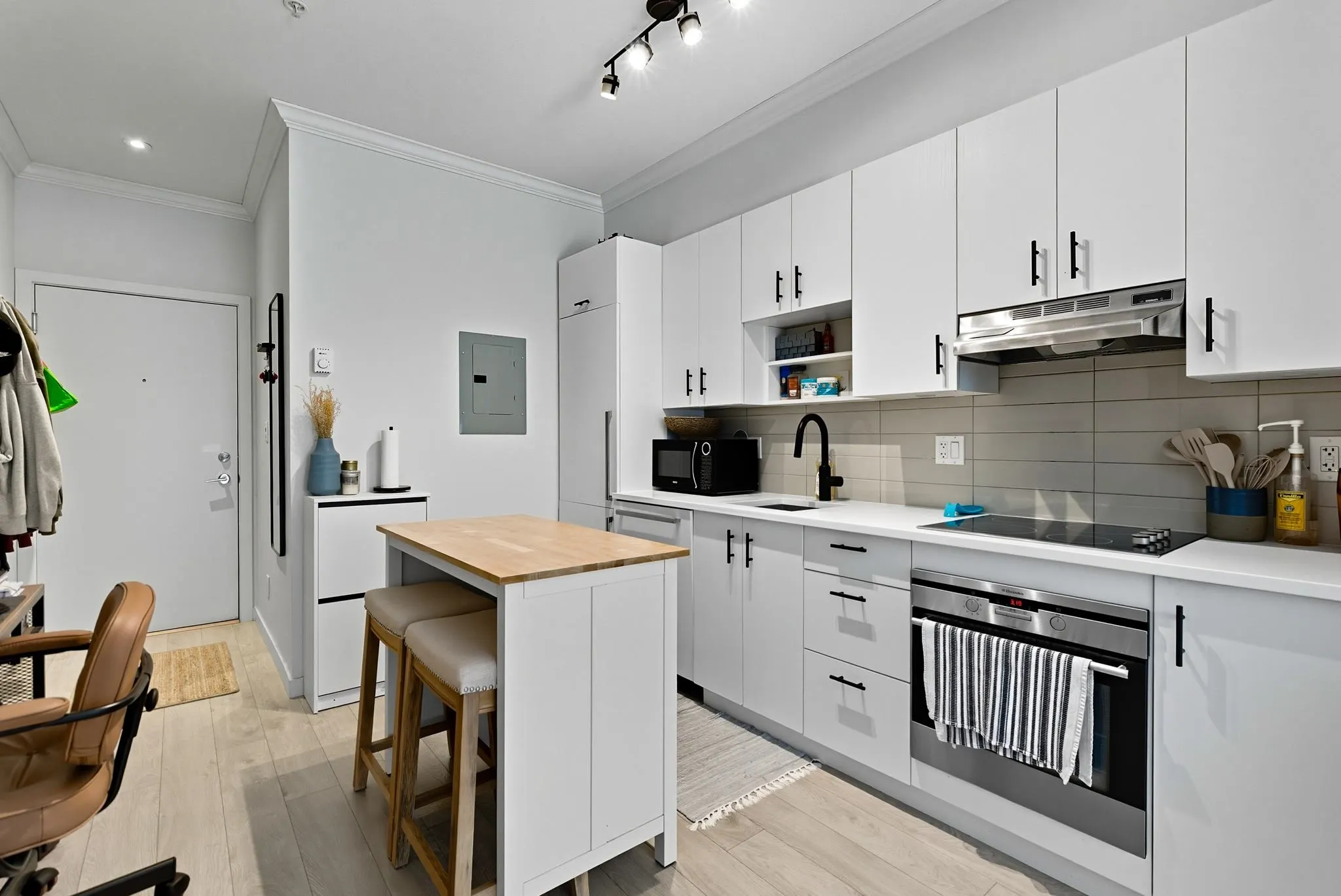 209 13678 Grosvenor Road