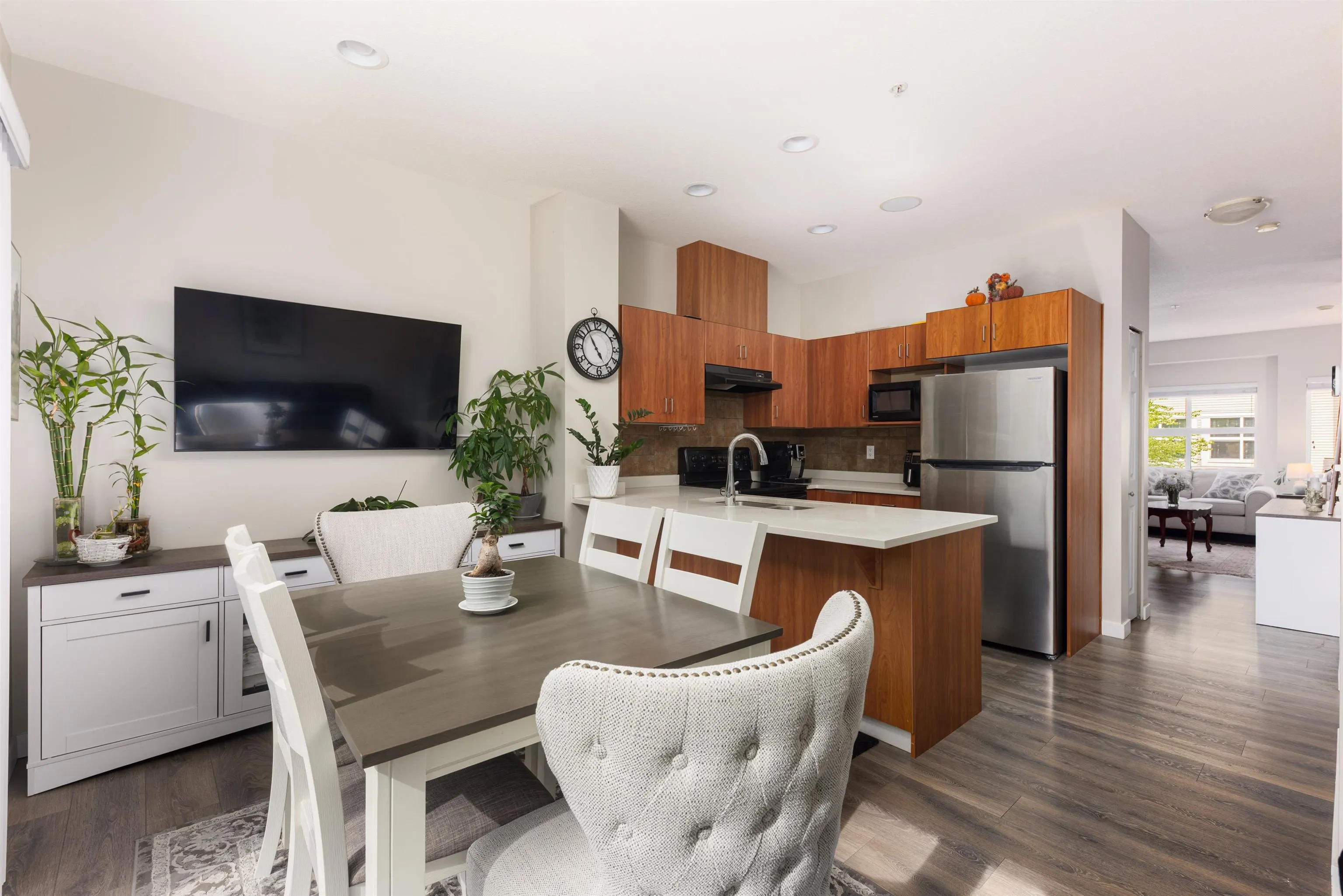 102 1055 Riverwood Gate