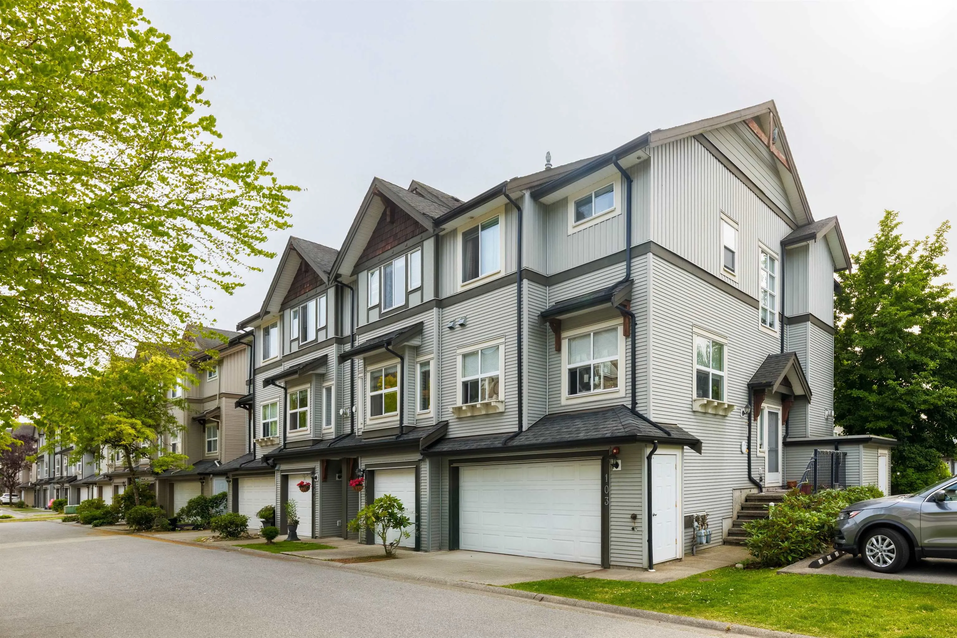 102 1055 Riverwood Gate