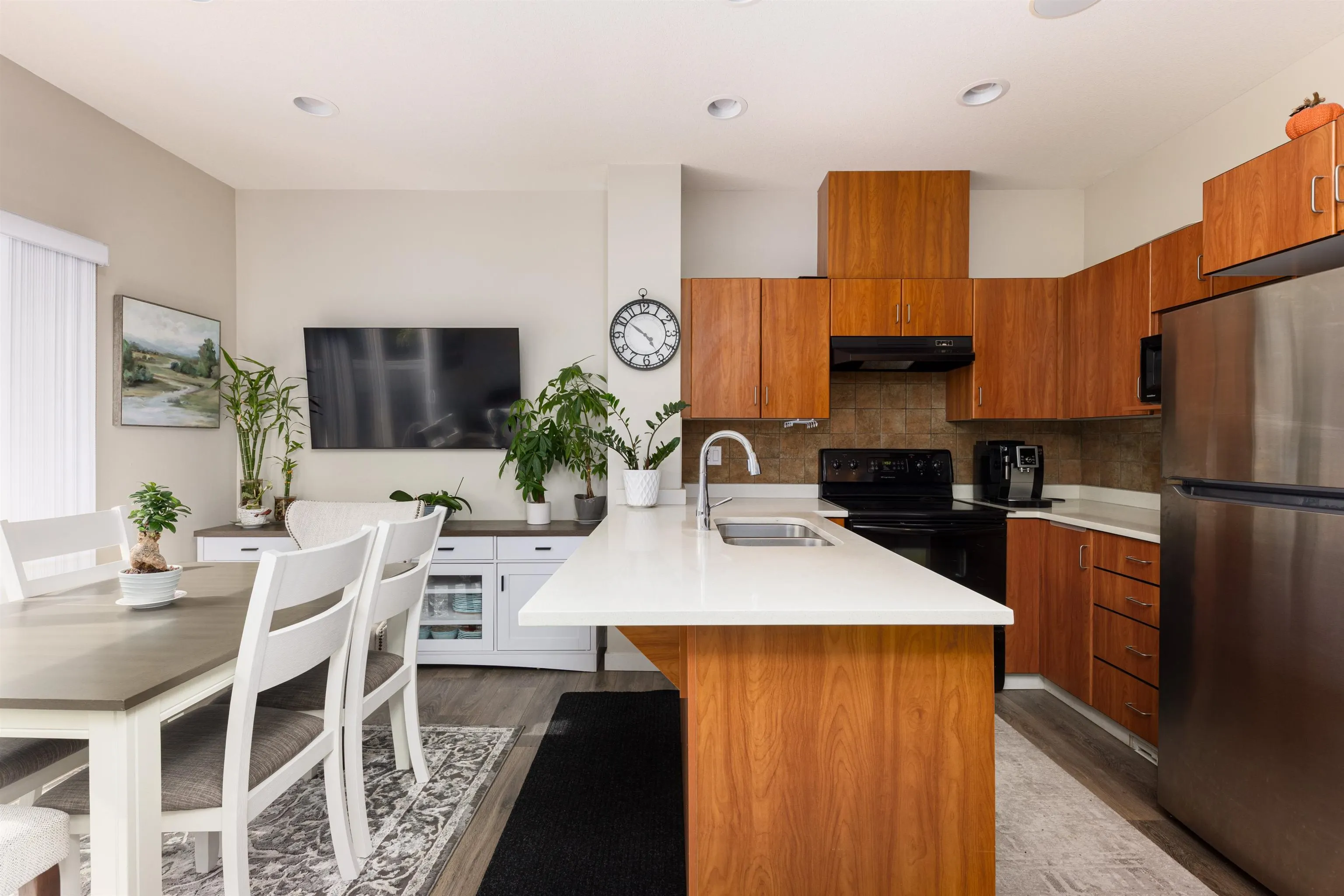 102 1055 Riverwood Gate