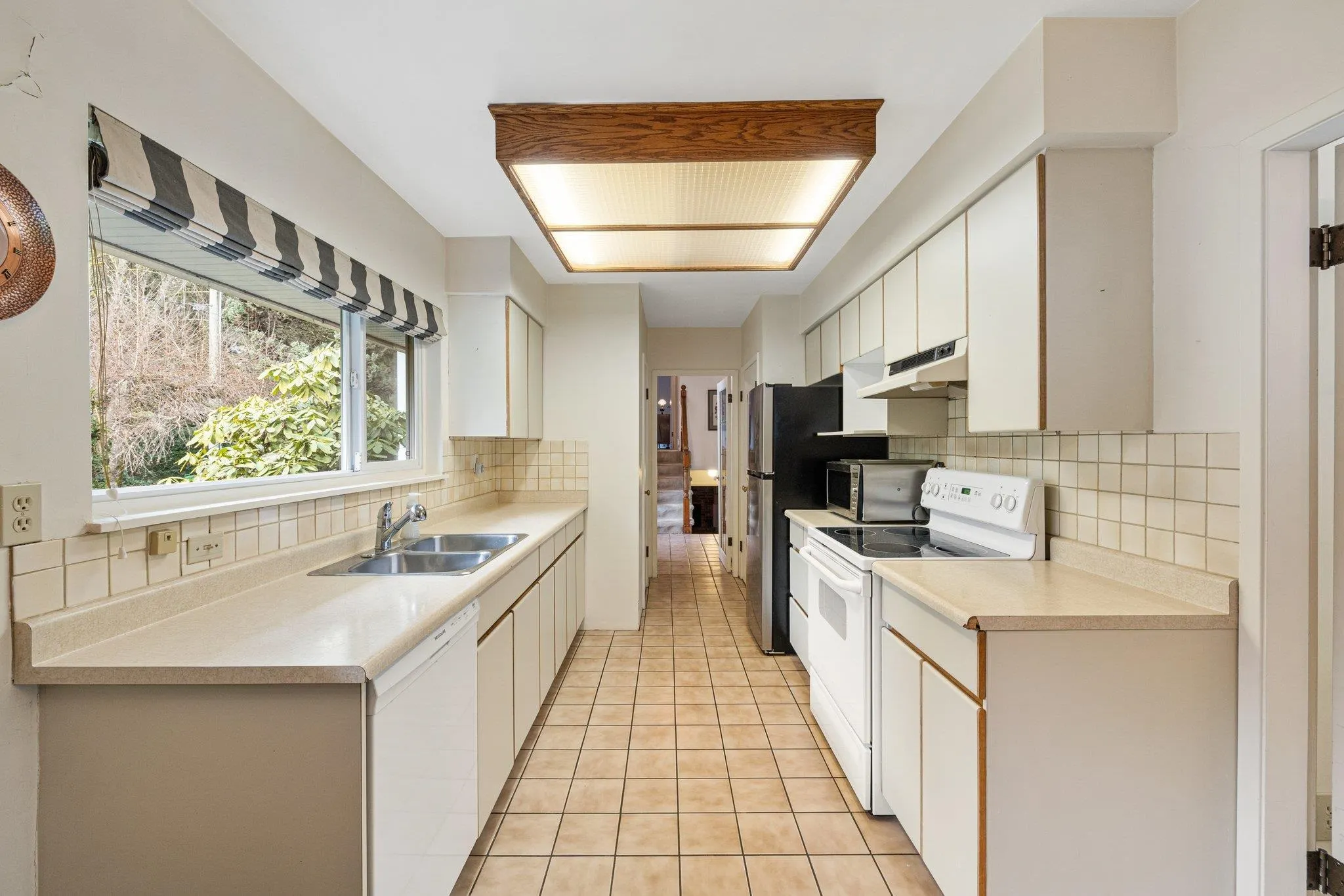 350 St James Crescent