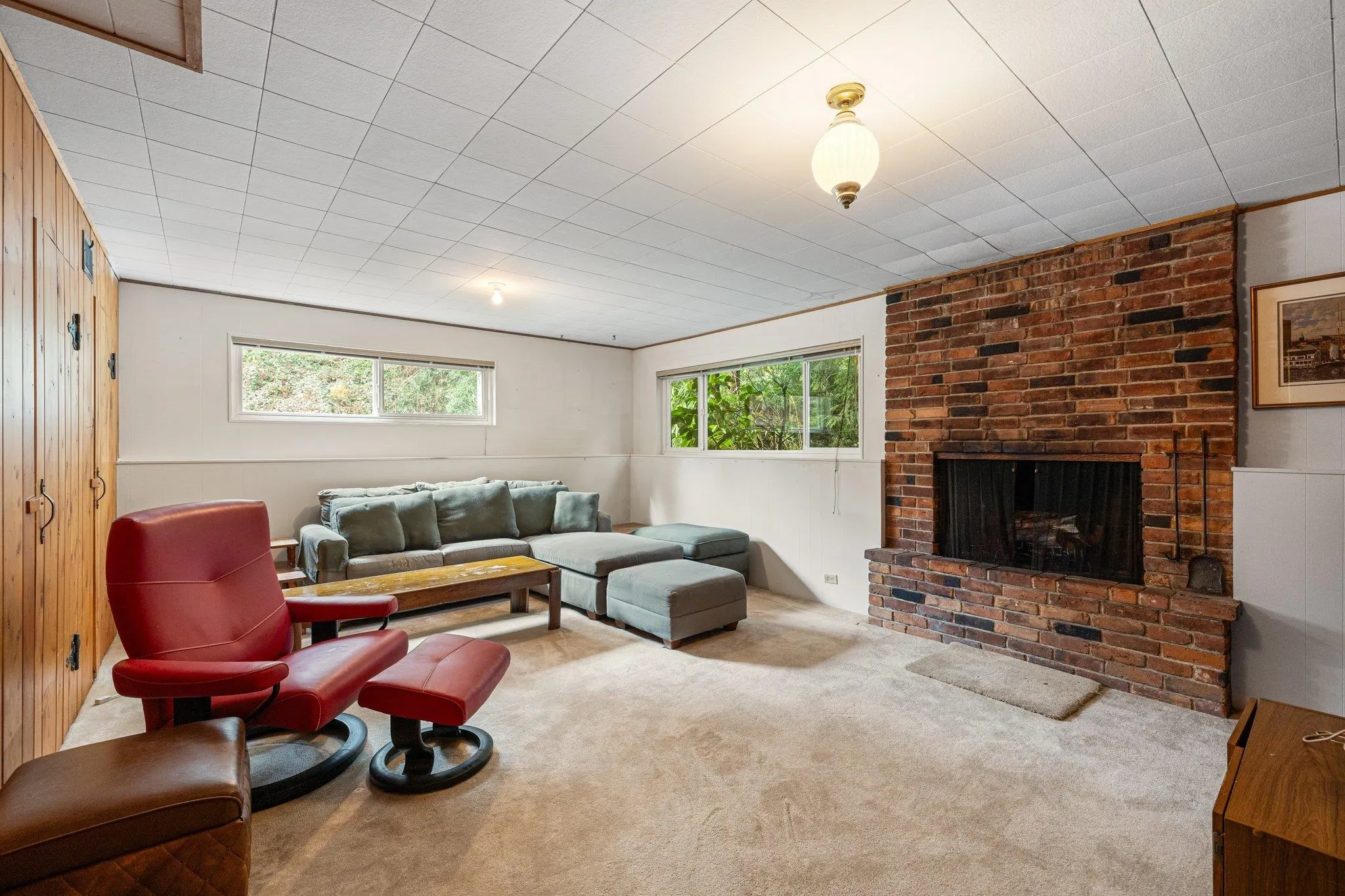 350 St James Crescent