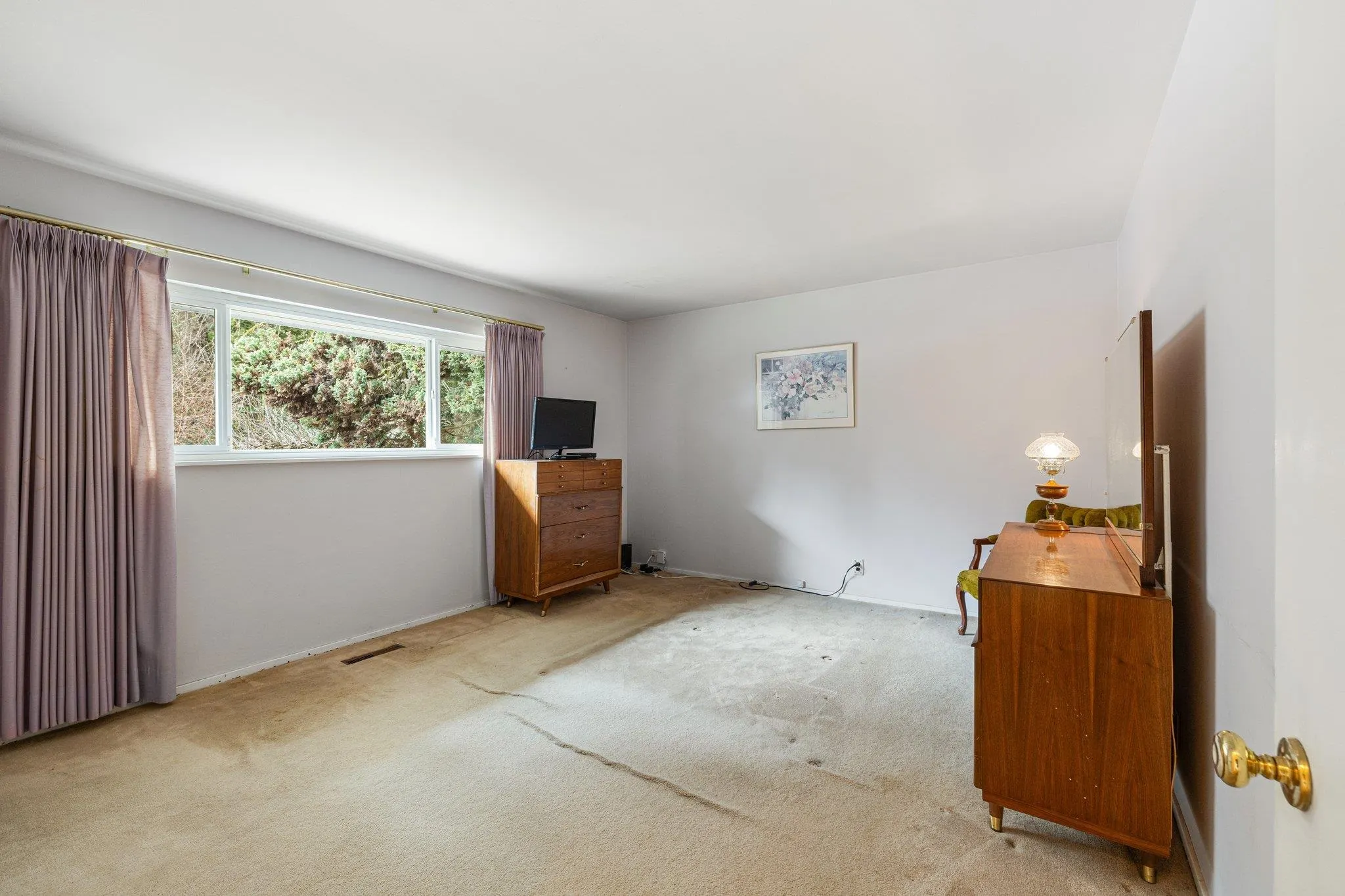 350 St James Crescent