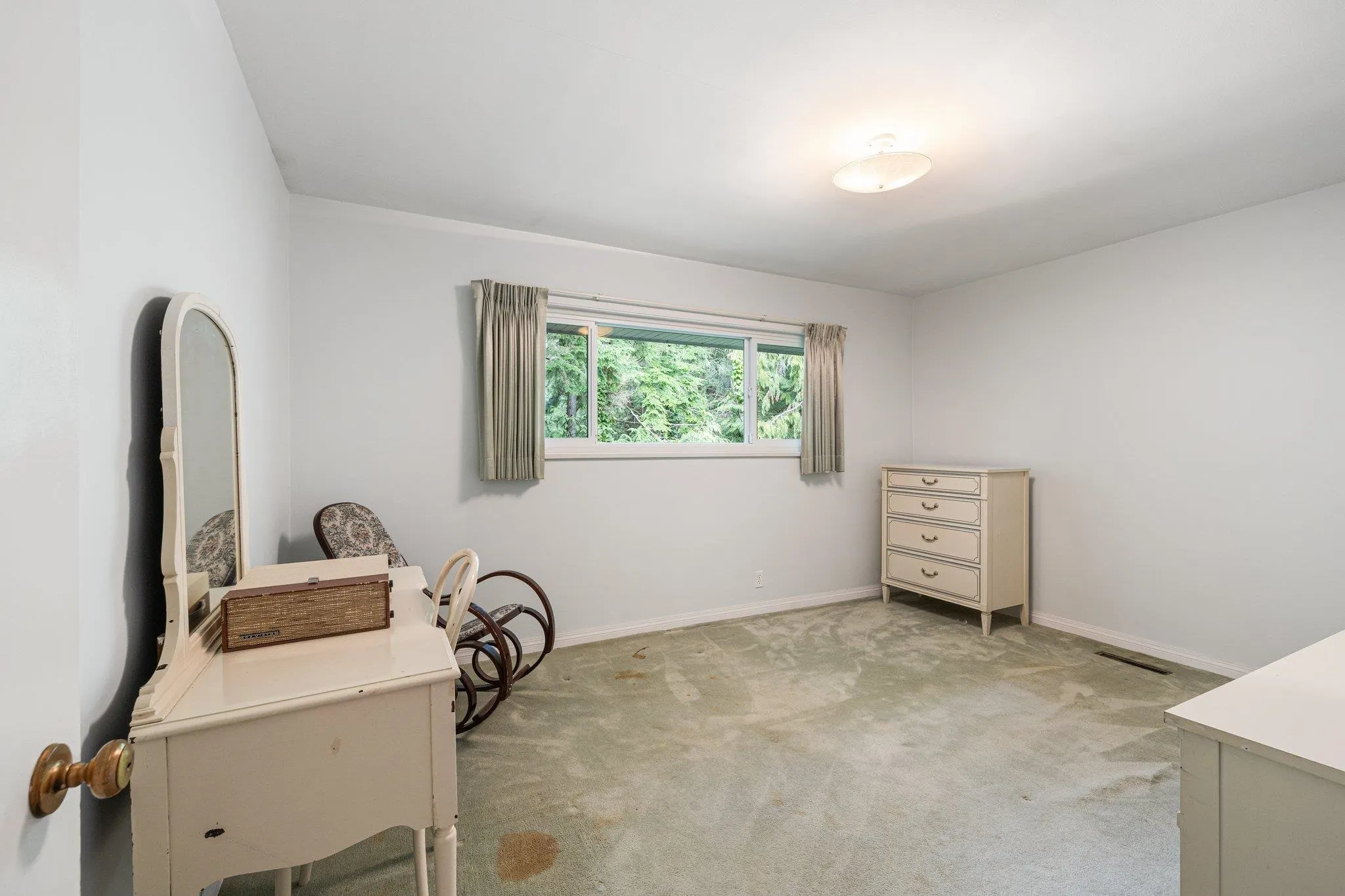 350 St James Crescent