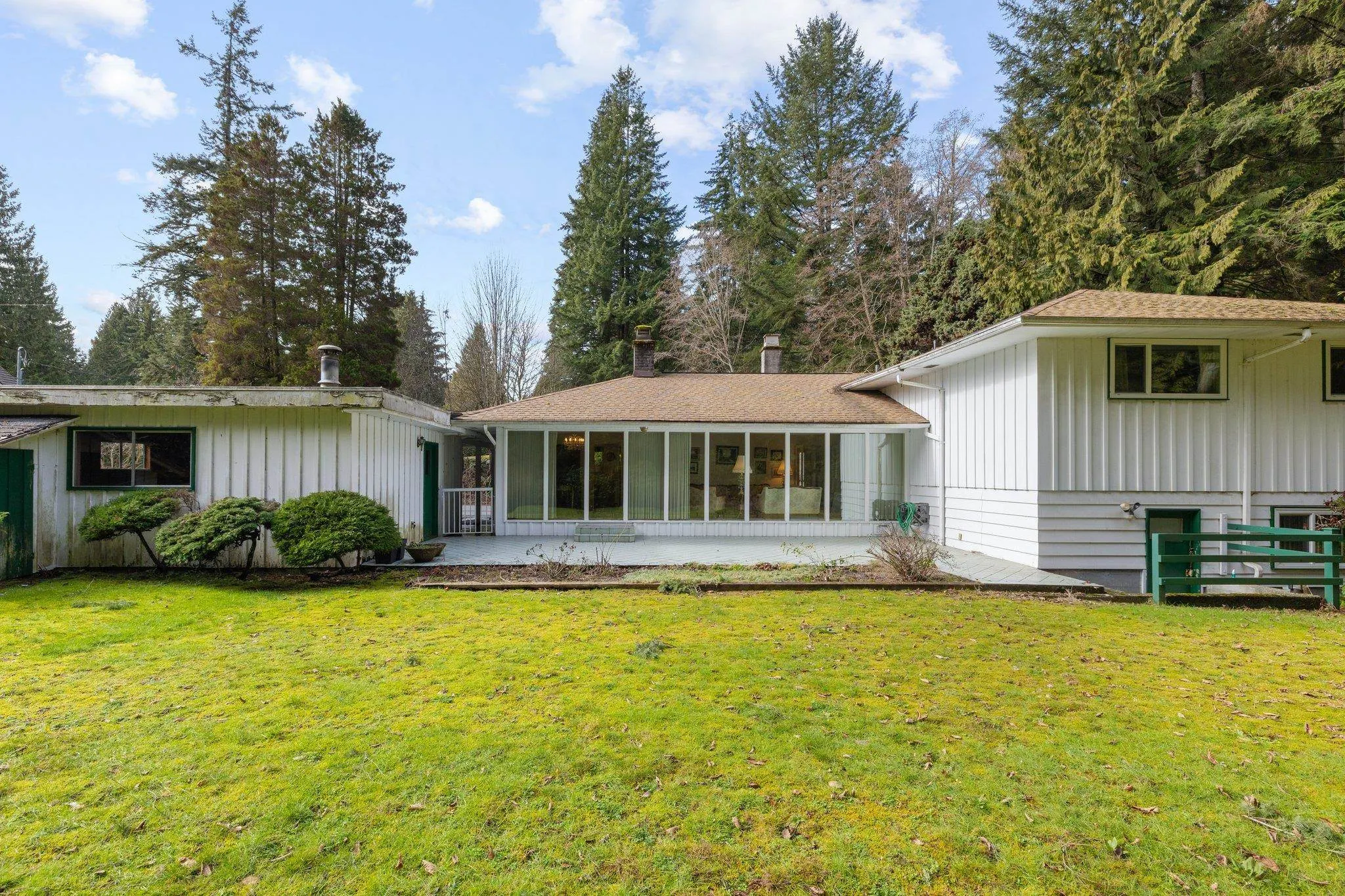 350 St James Crescent