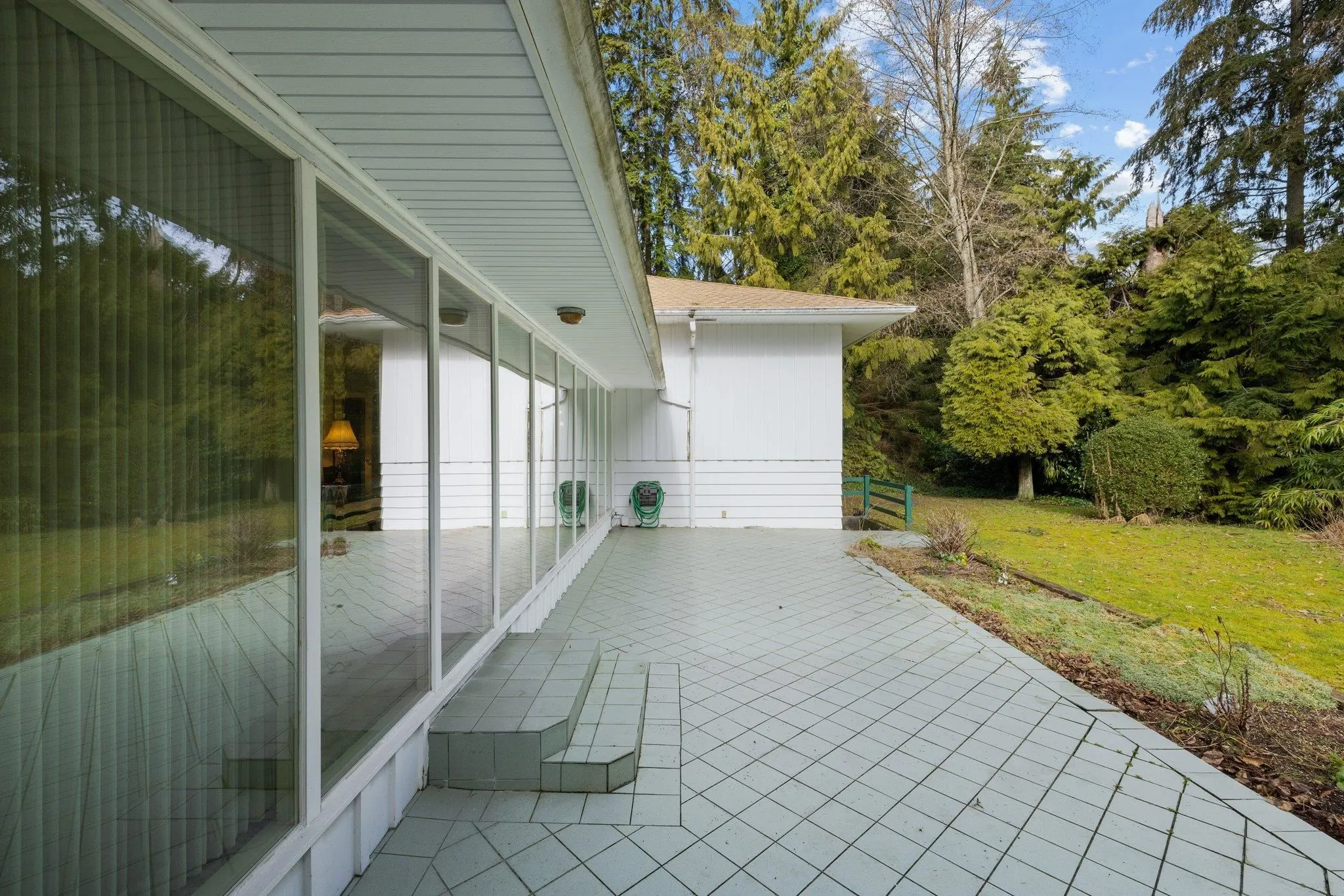 350 St James Crescent