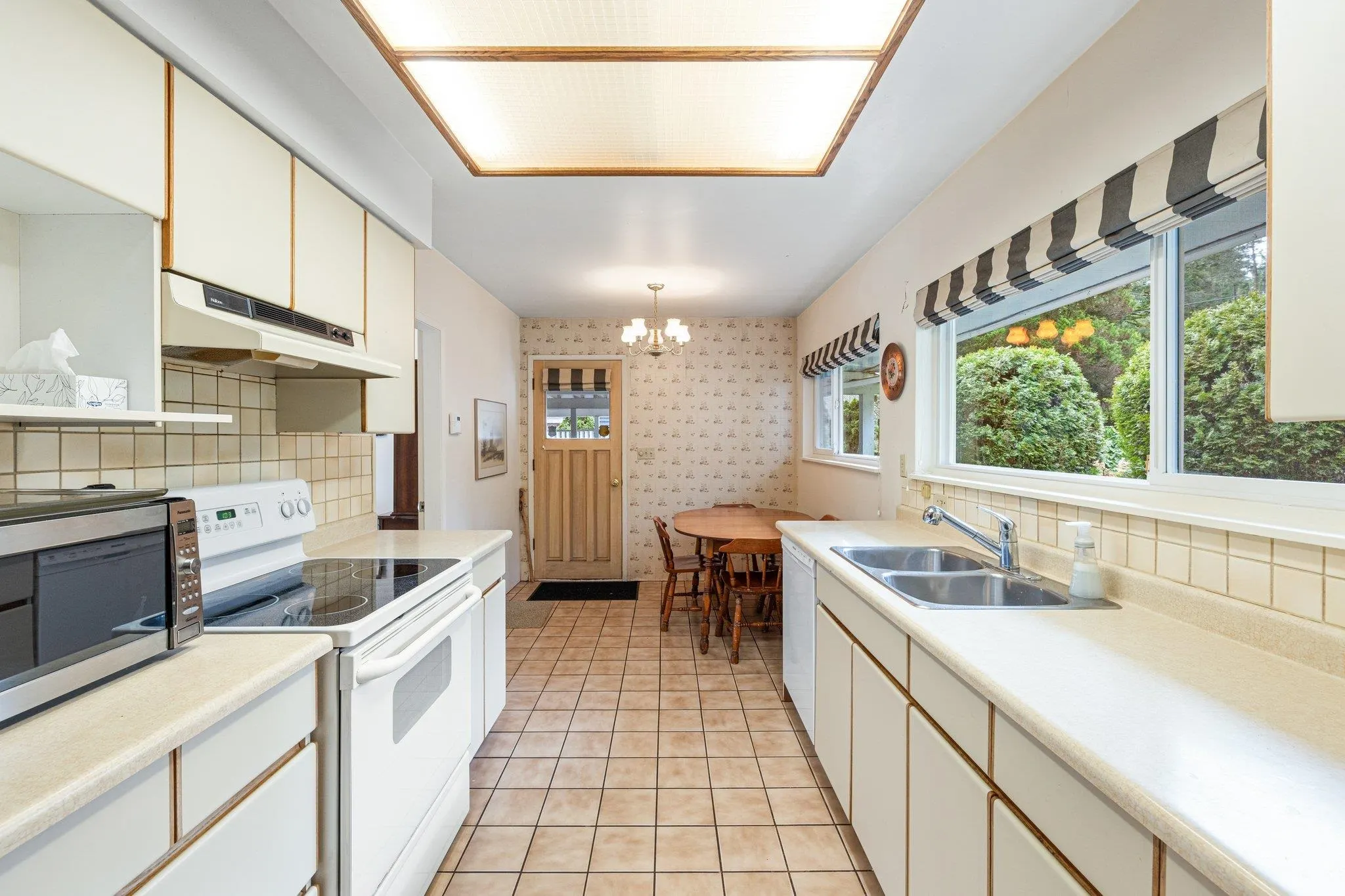 350 St James Crescent
