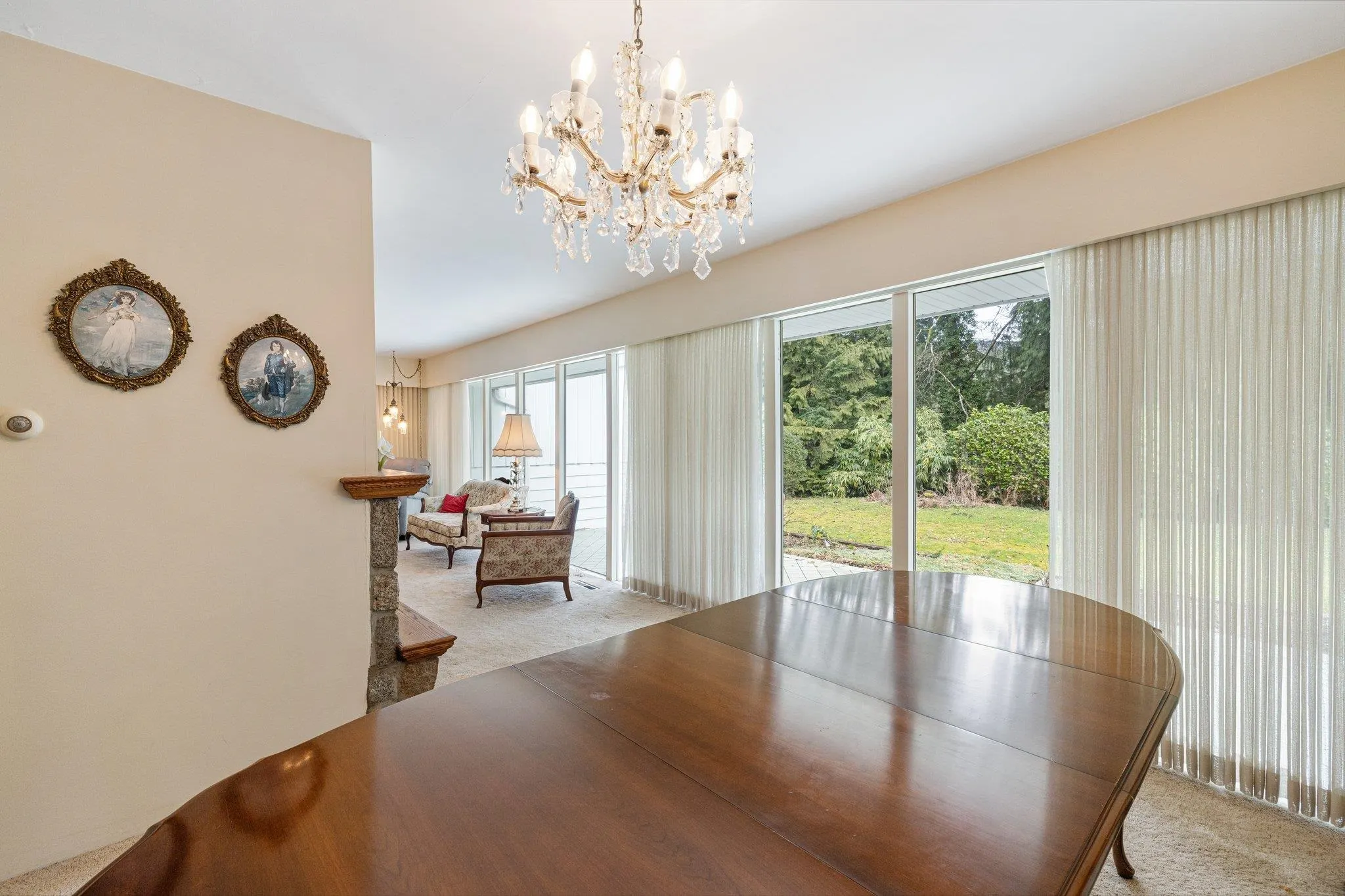 350 St James Crescent