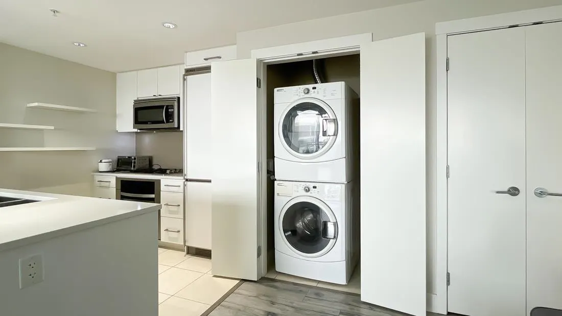 1807 15152 Russell Avenue