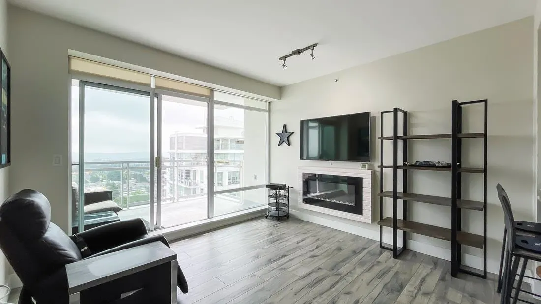 1807 15152 Russell Avenue