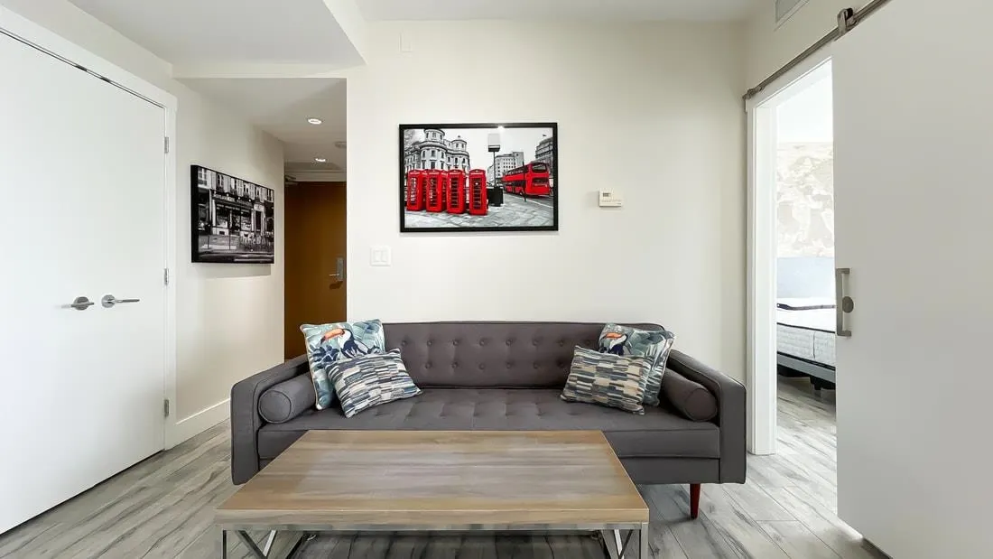 1807 15152 Russell Avenue