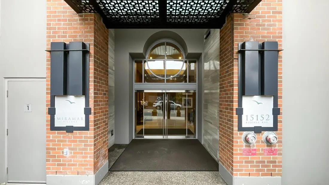 1807 15152 Russell Avenue