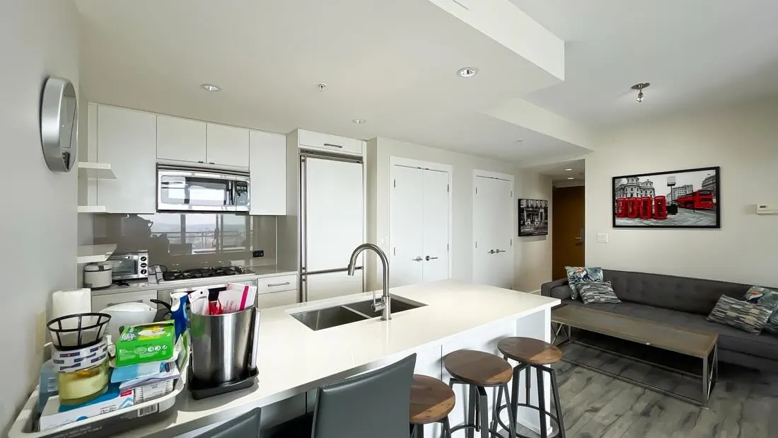 1807 15152 Russell Avenue