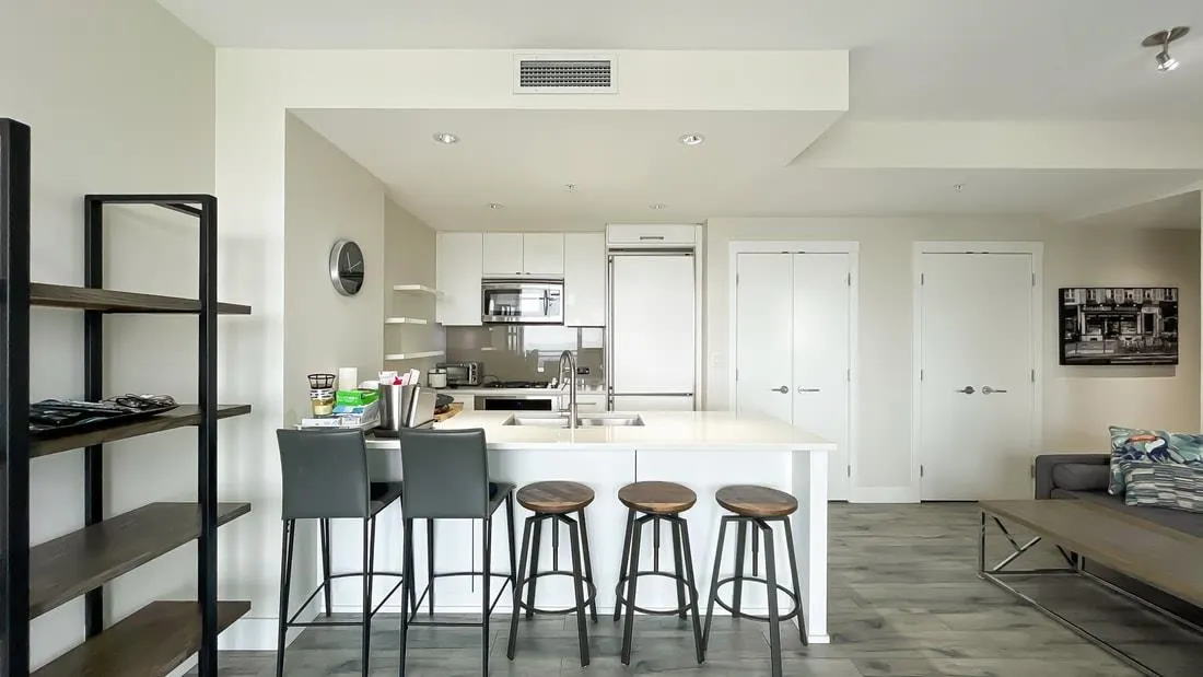 1807 15152 Russell Avenue