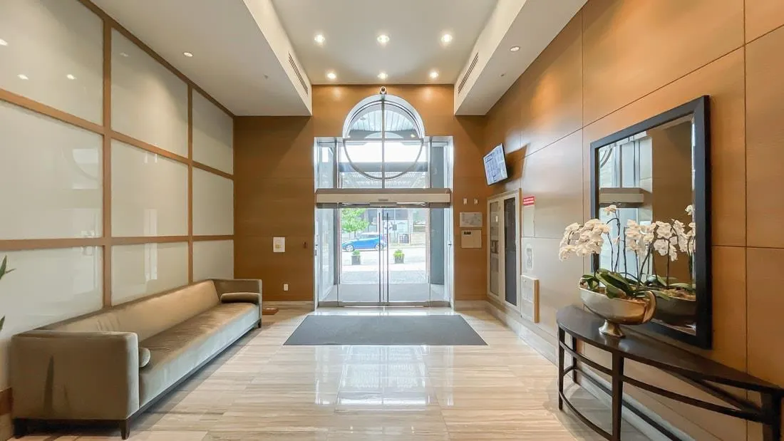 1807 15152 Russell Avenue