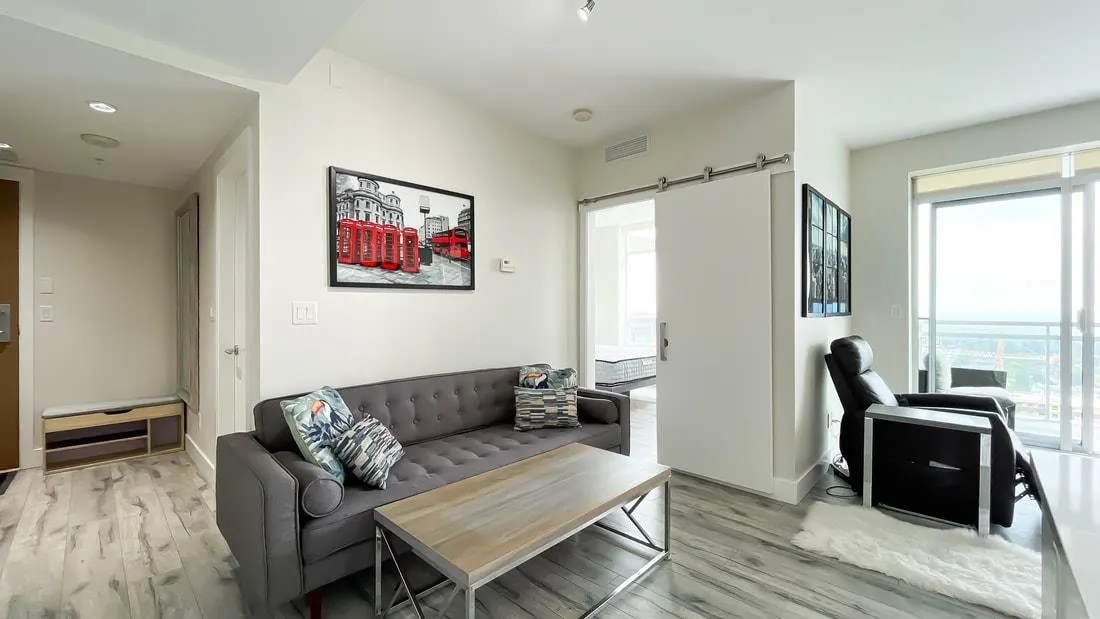 1807 15152 Russell Avenue