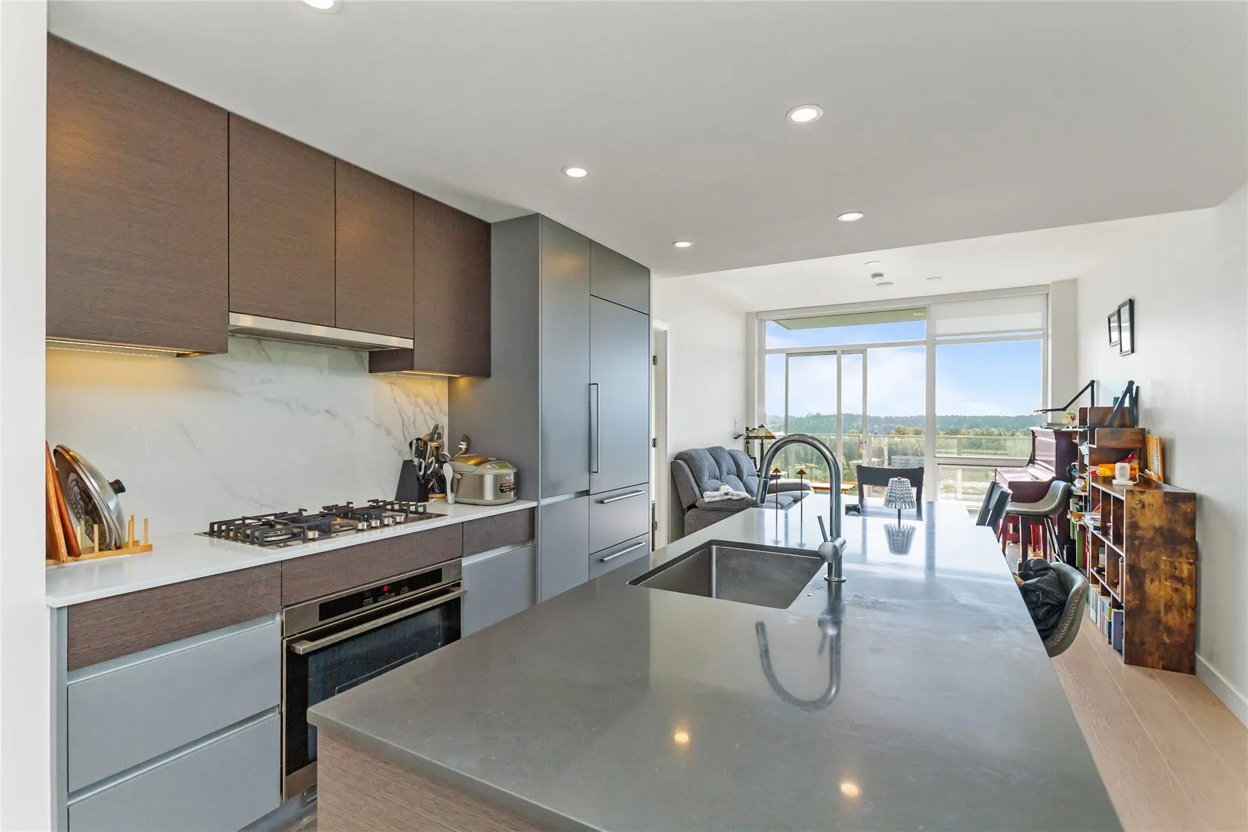 1405 200 Klahanie Court
