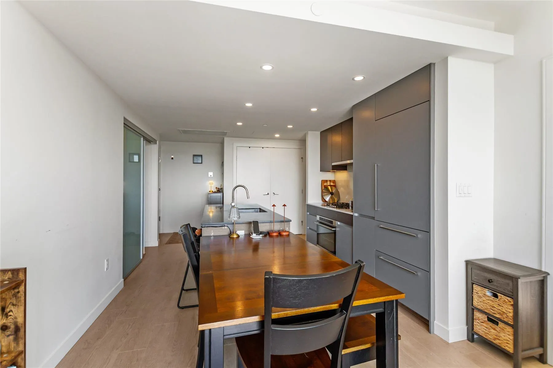 1405 200 Klahanie Court