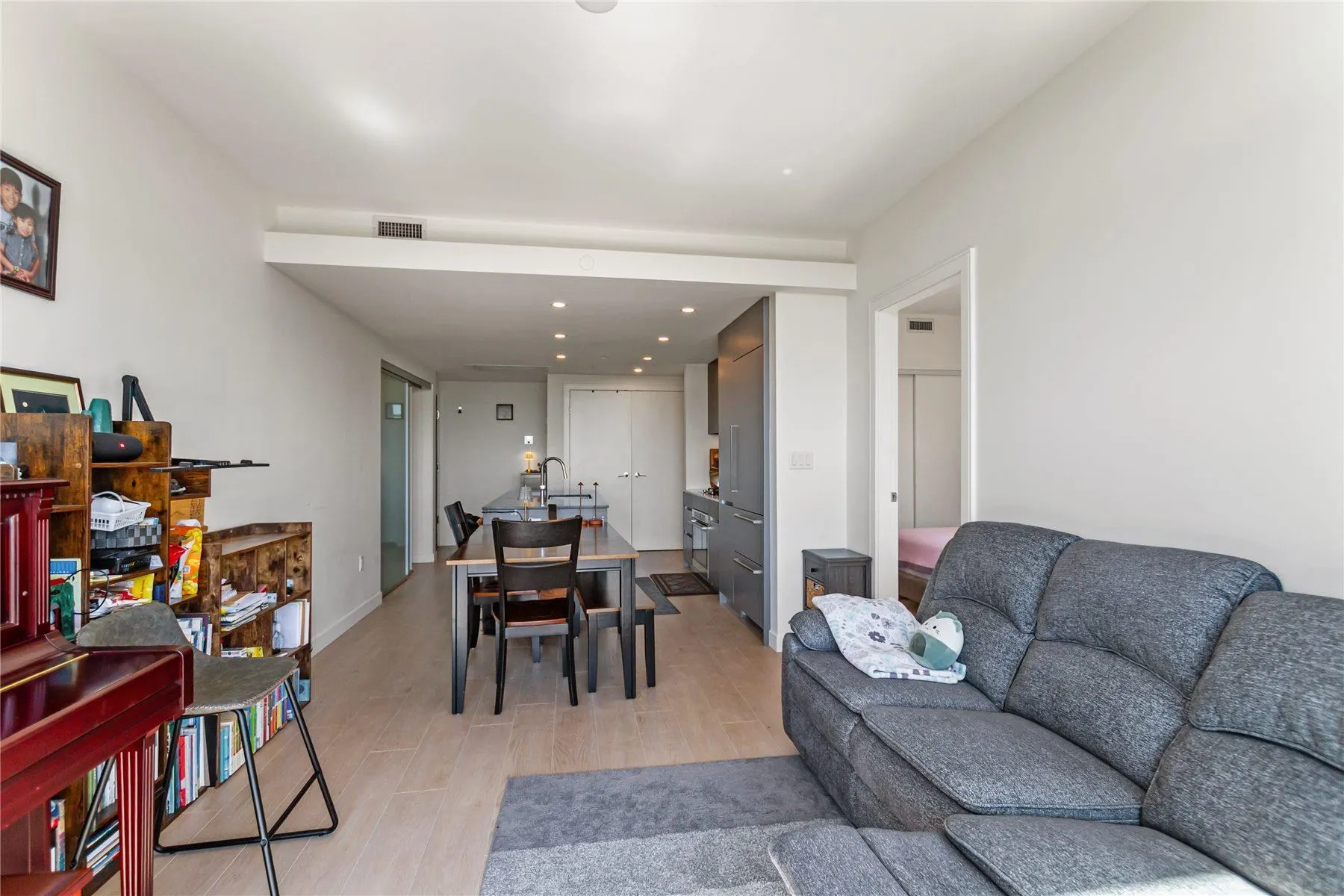 1405 200 Klahanie Court