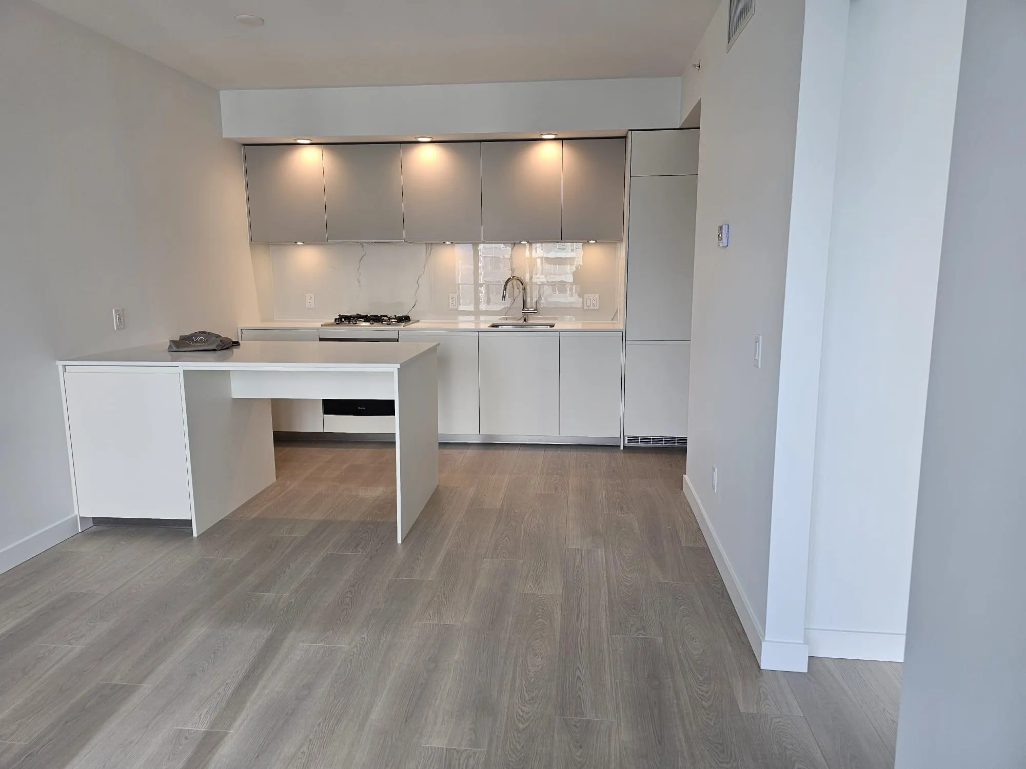 2610 6537 Telford Avenue