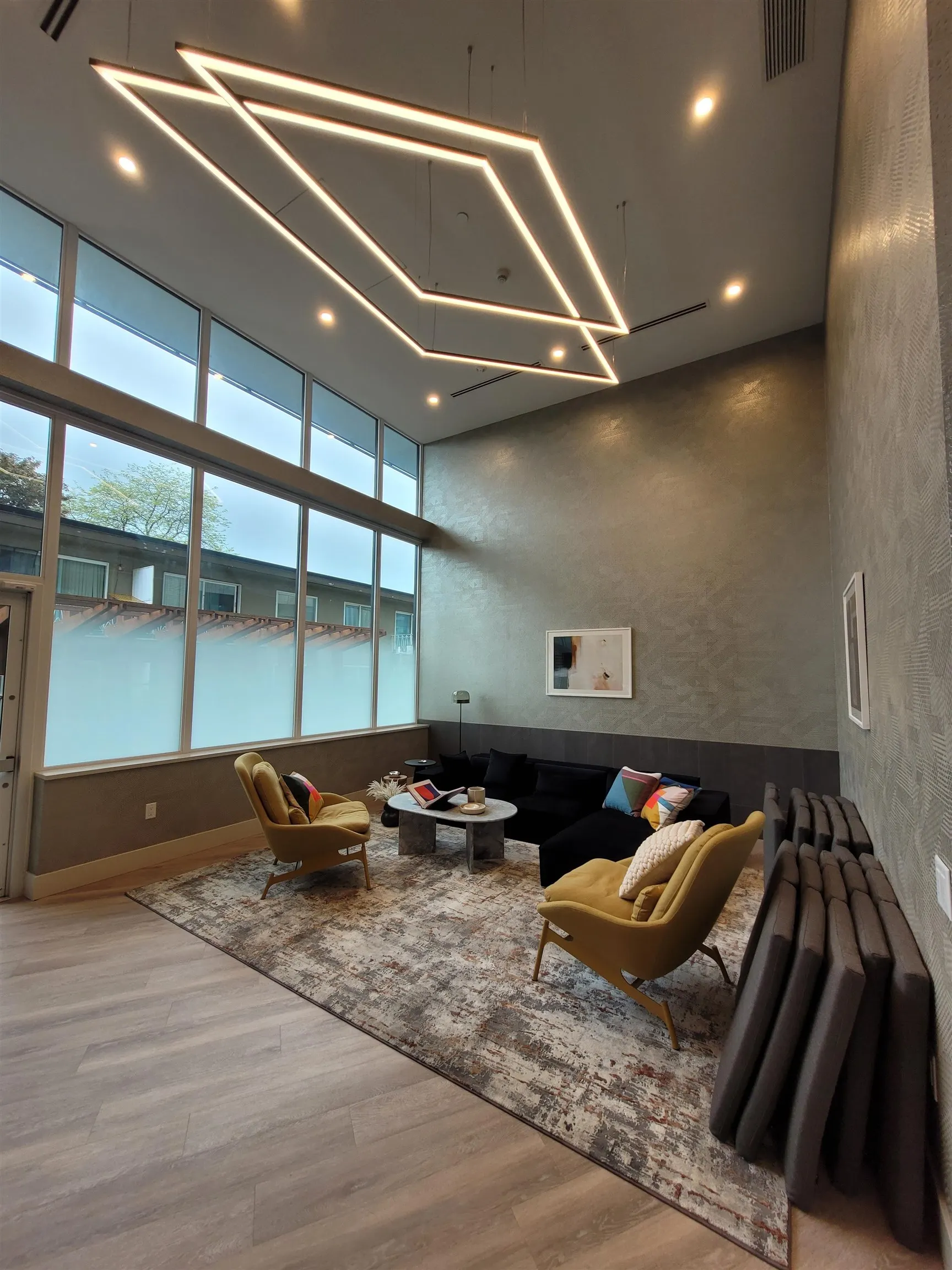 2610 6537 Telford Avenue