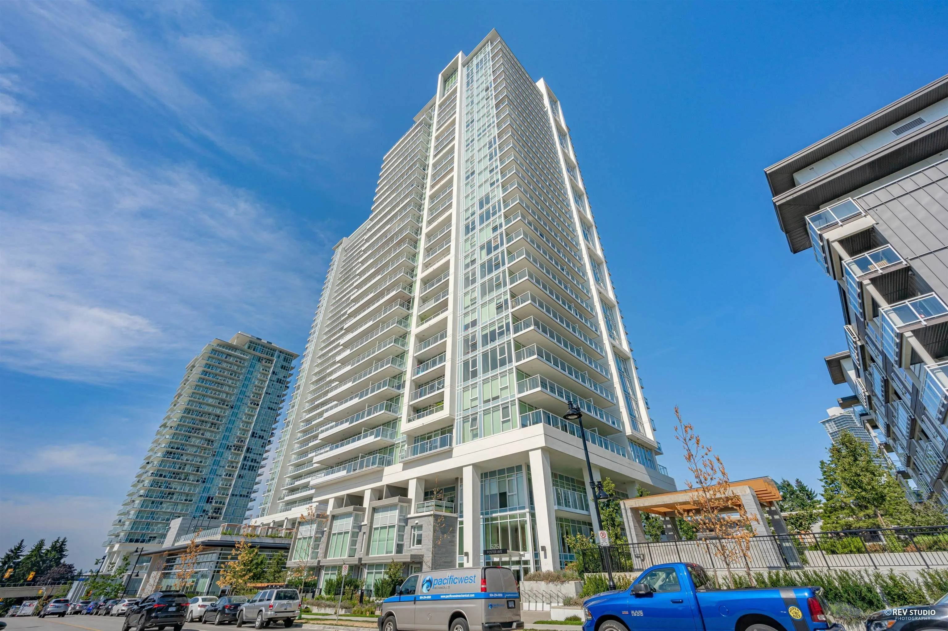 1606 525 Foster Avenue
