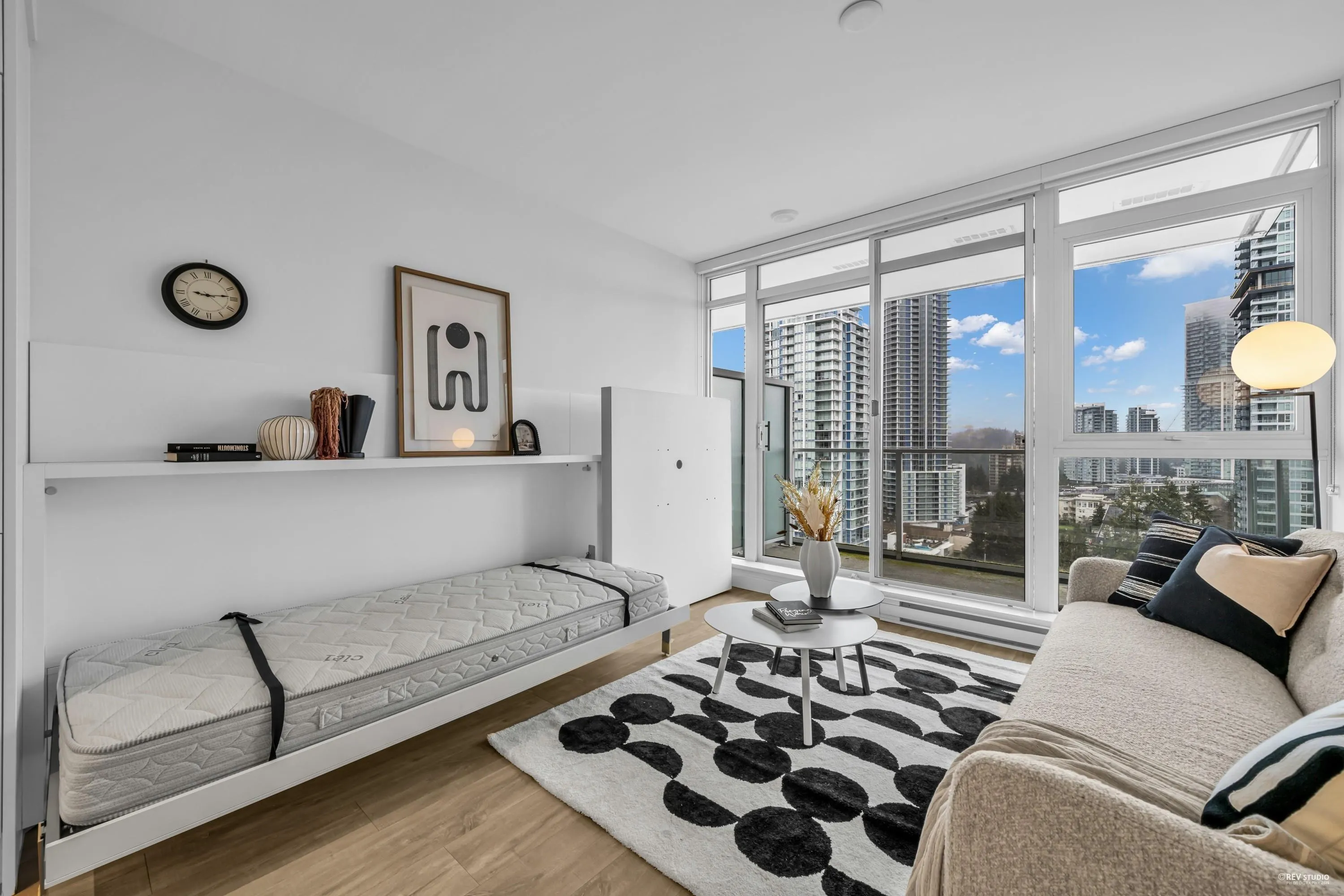 1606 525 Foster Avenue
