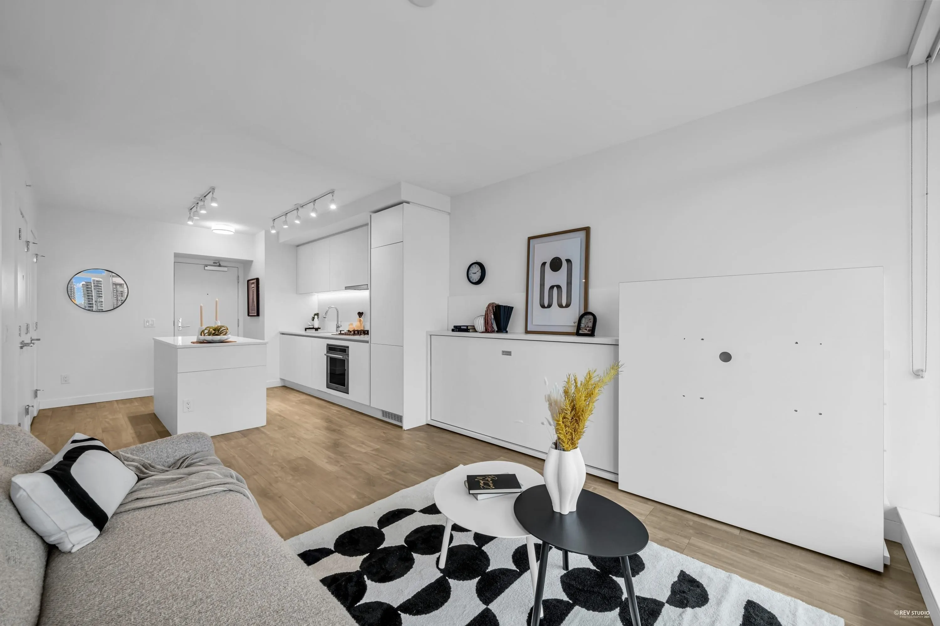 1606 525 Foster Avenue
