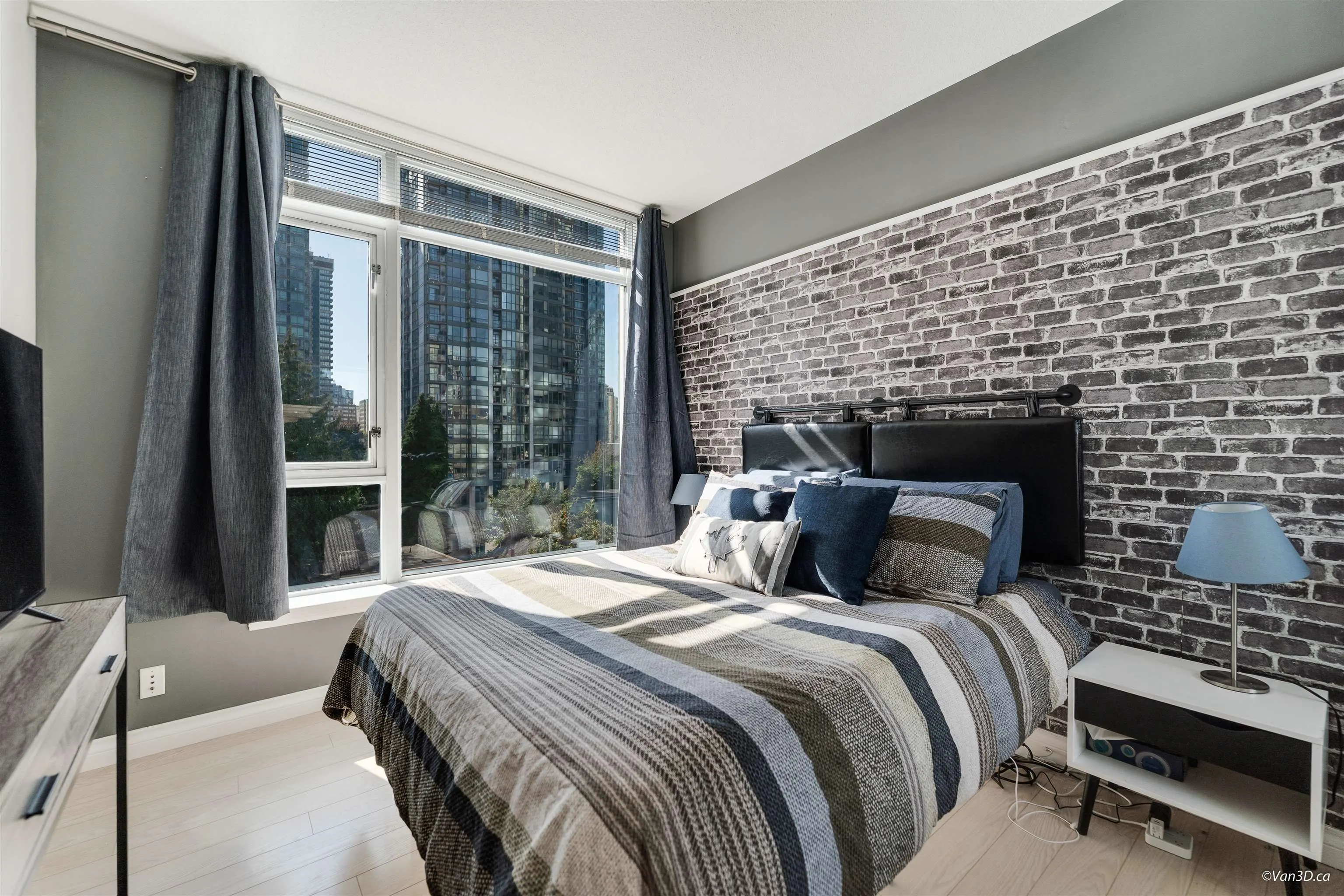 702 1211 Melville Street