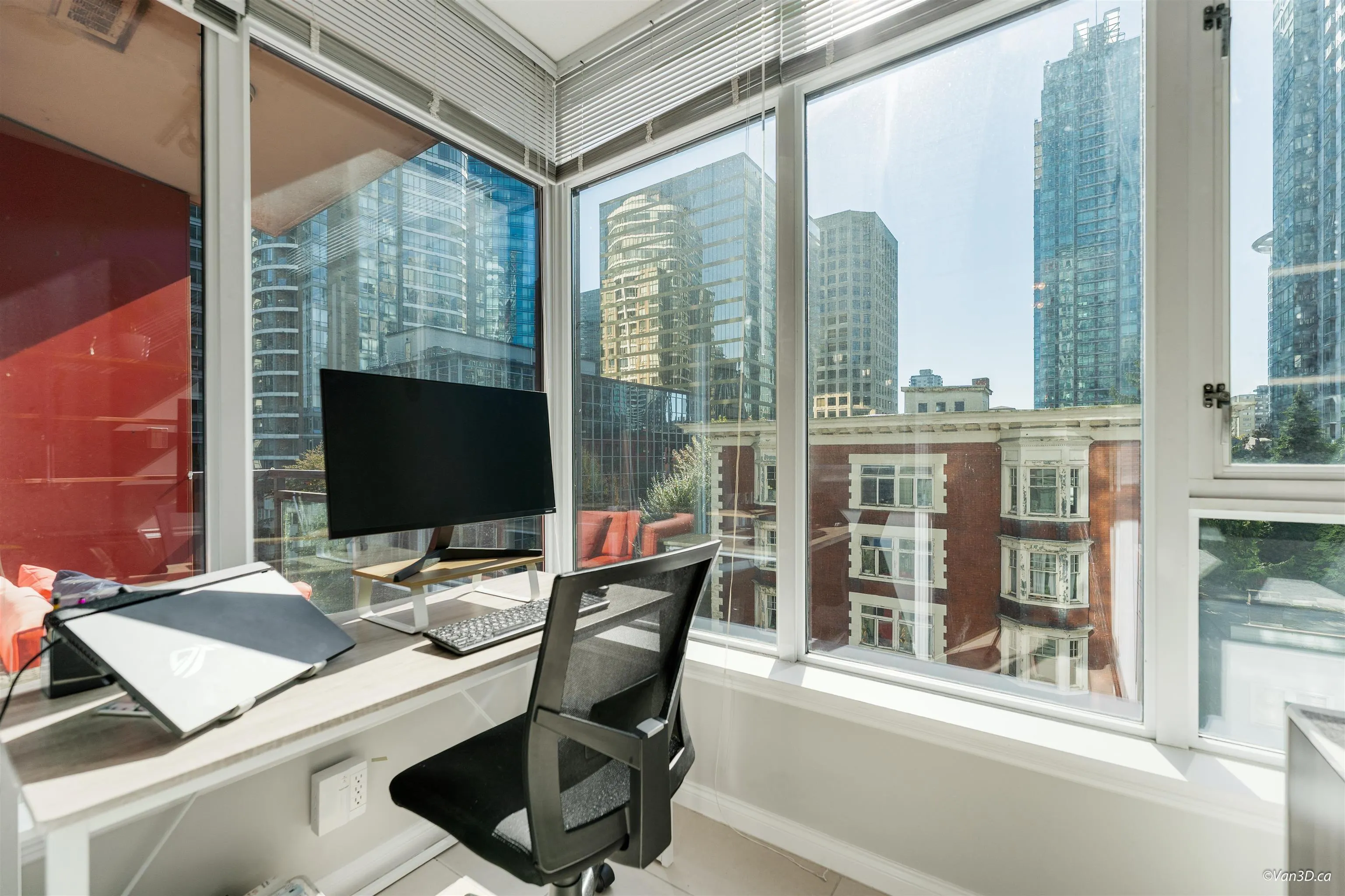 702 1211 Melville Street