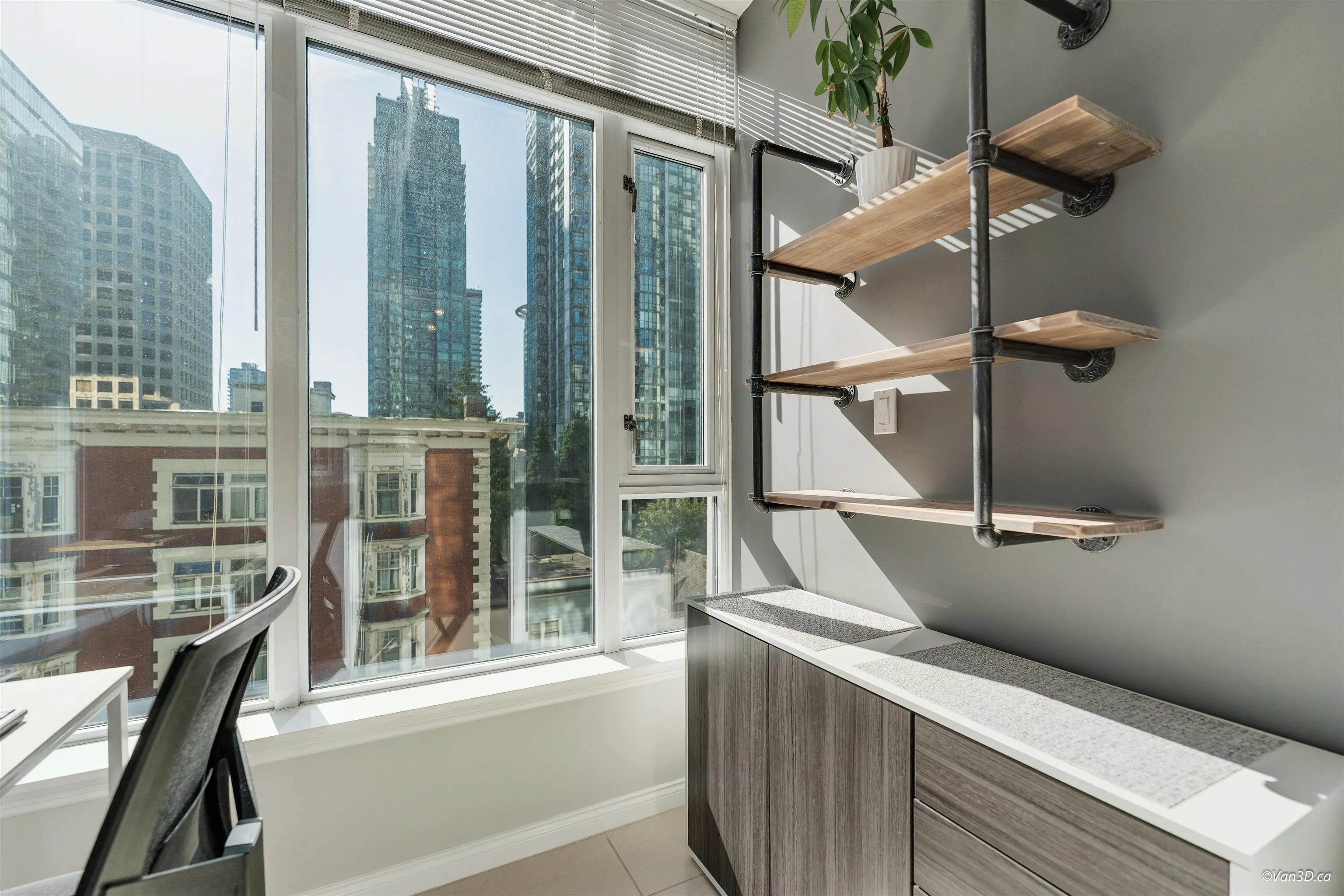 702 1211 Melville Street