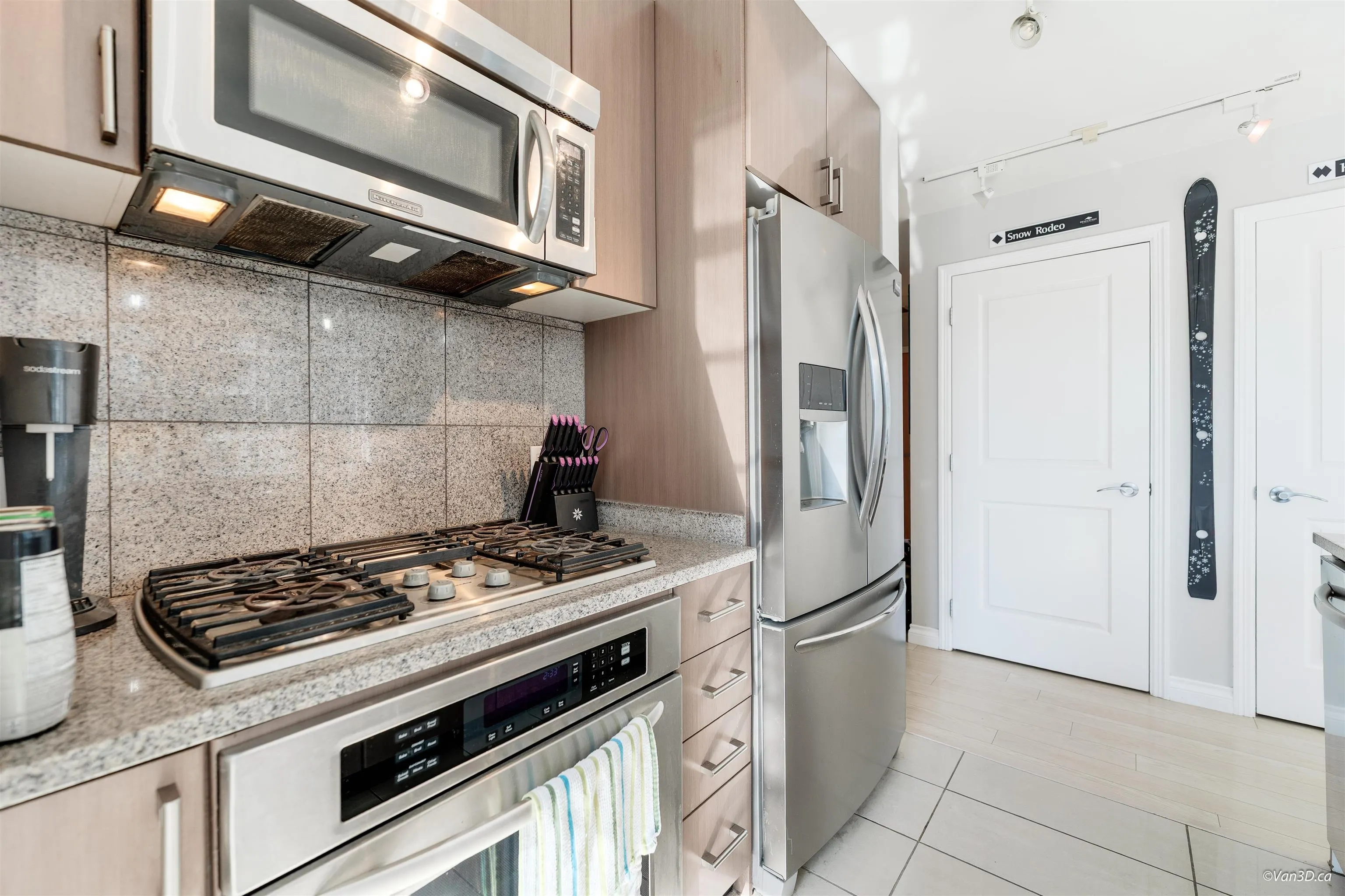 702 1211 Melville Street