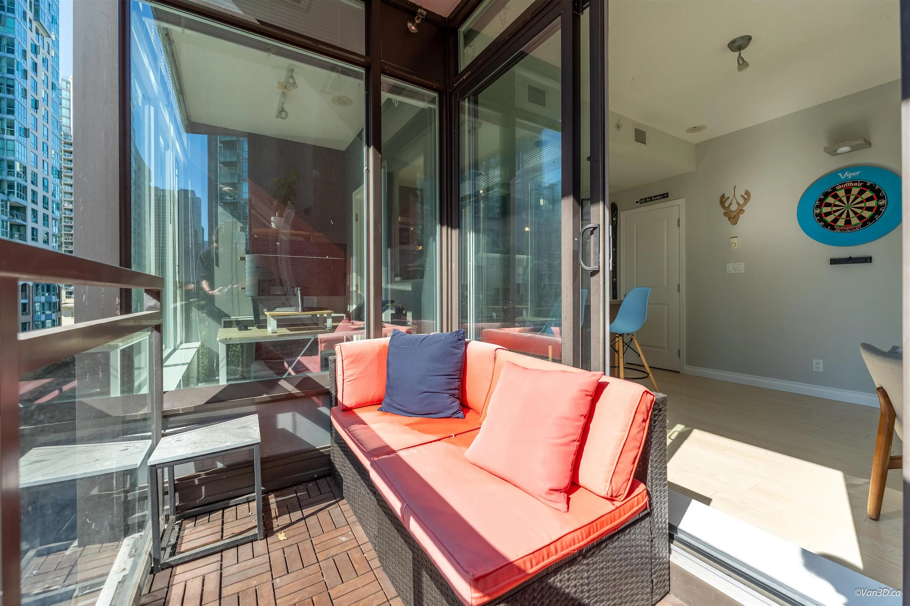 702 1211 Melville Street