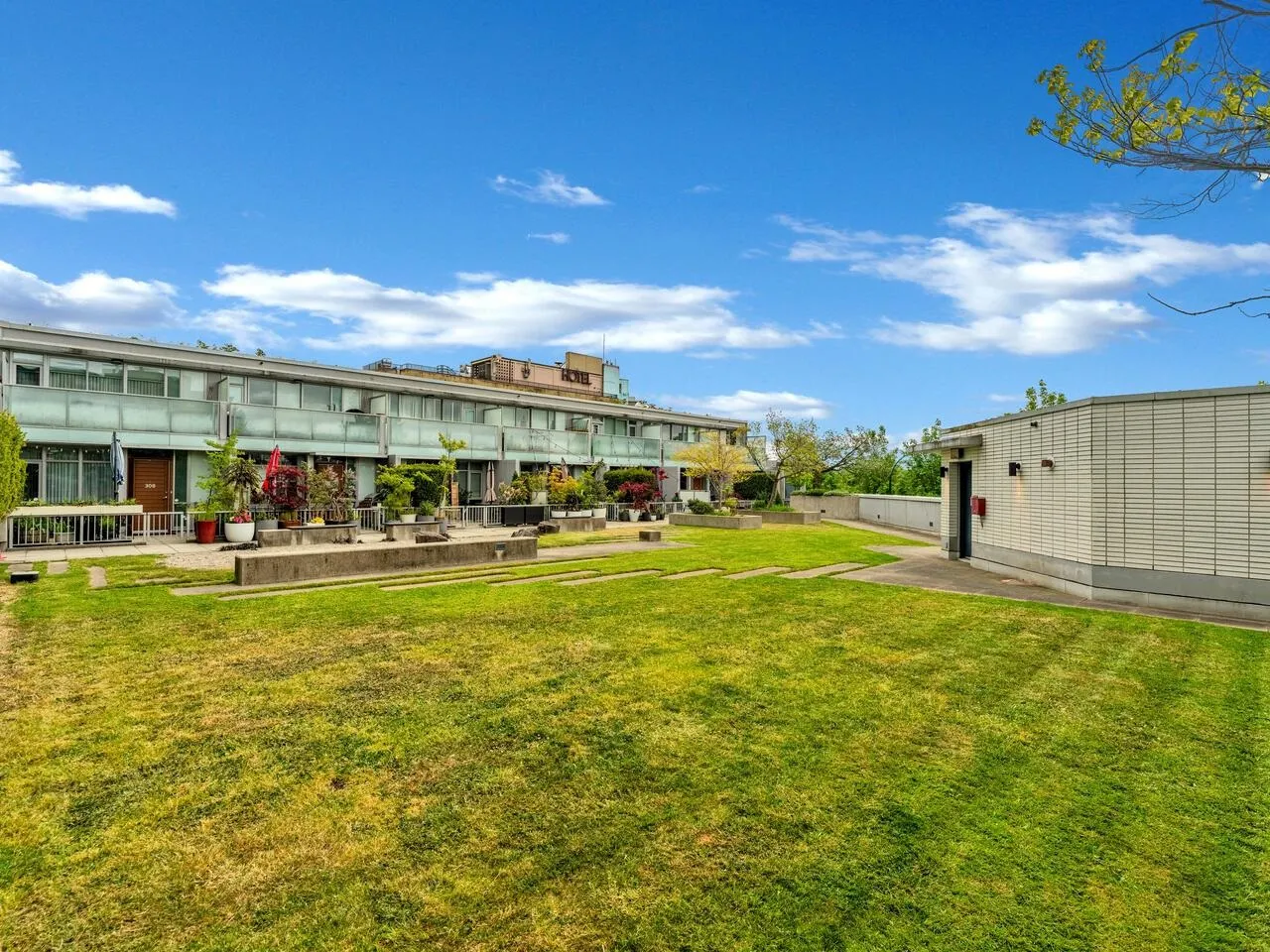 1007 2770 Sophia Street