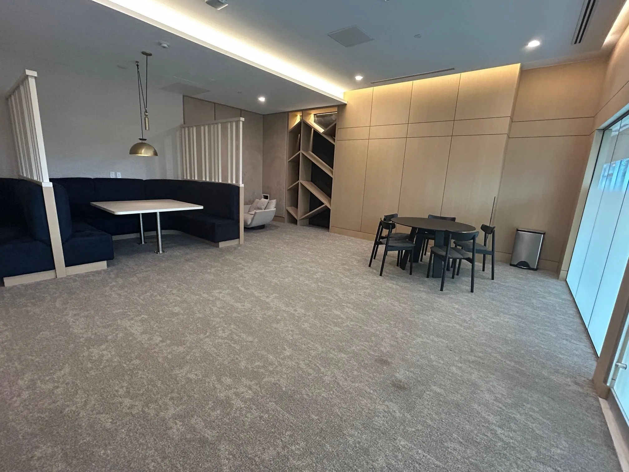 908 4880 Lougheed Highway