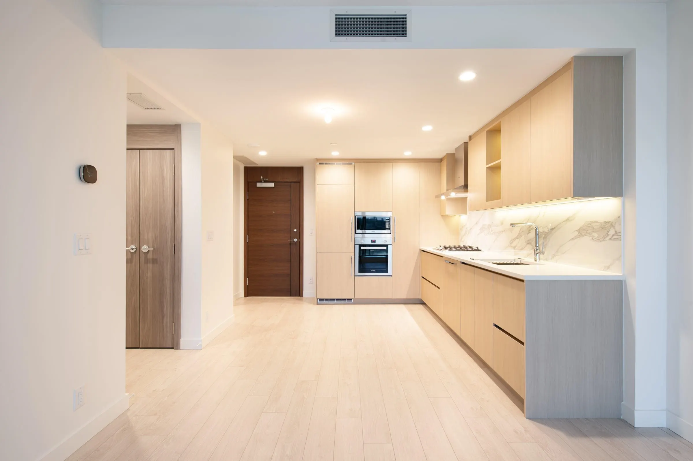 908 4880 Lougheed Highway