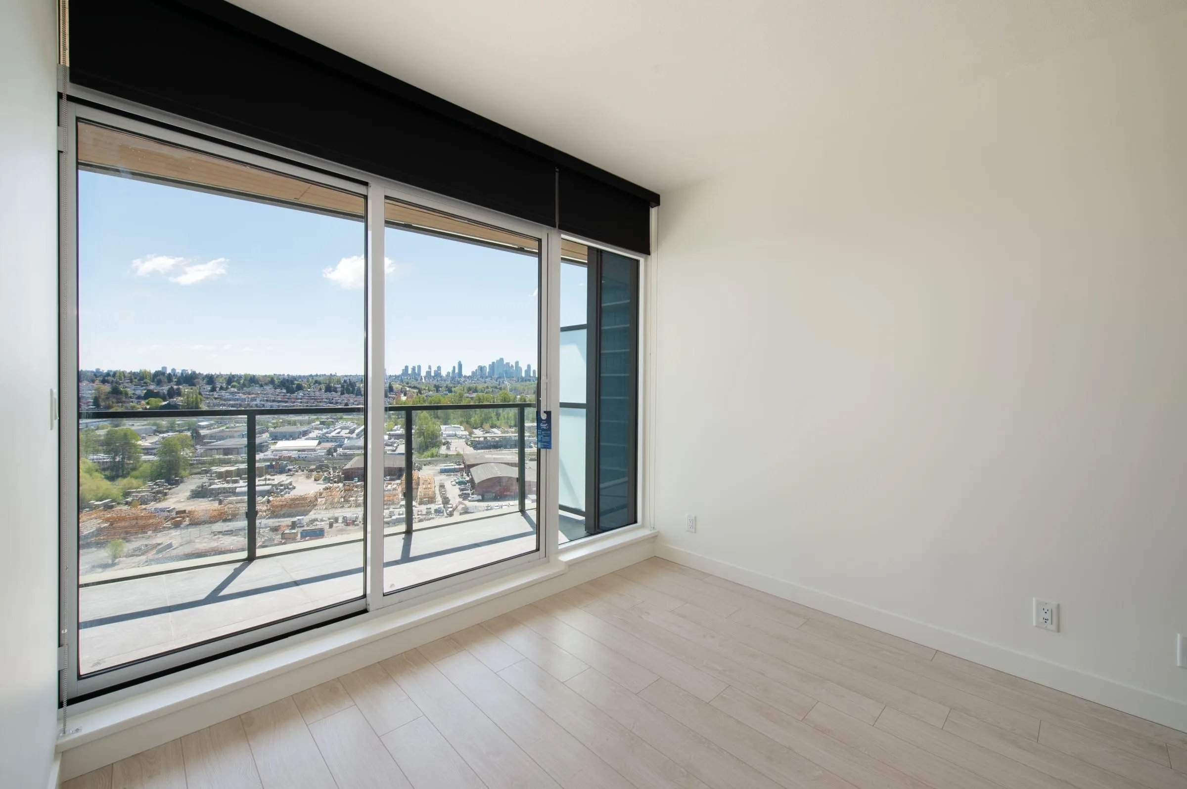 908 4880 Lougheed Highway